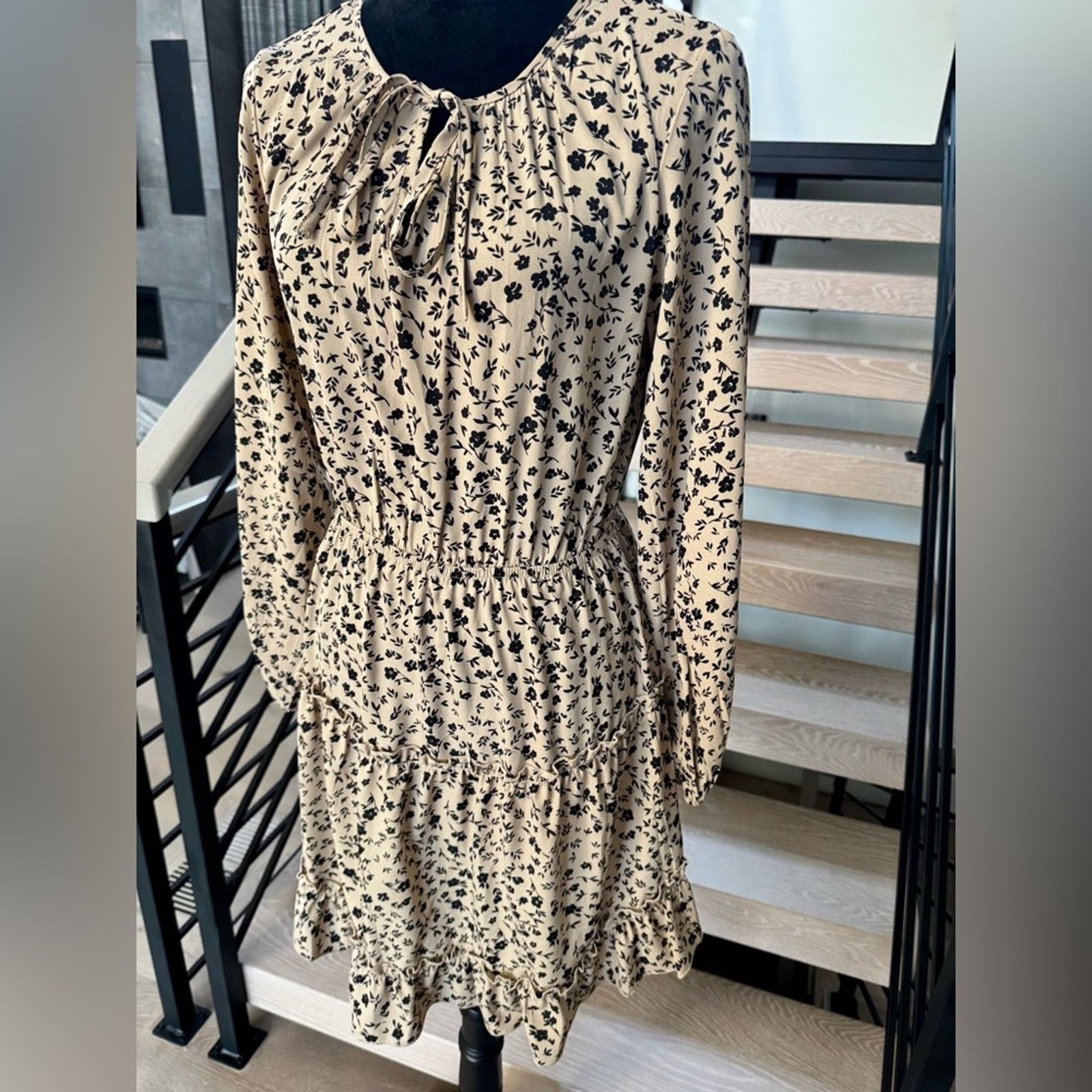 Other New Floral Beige Long Sleeve Dress size S Size S / US 4 / IT 40 - 7 Thumbnail