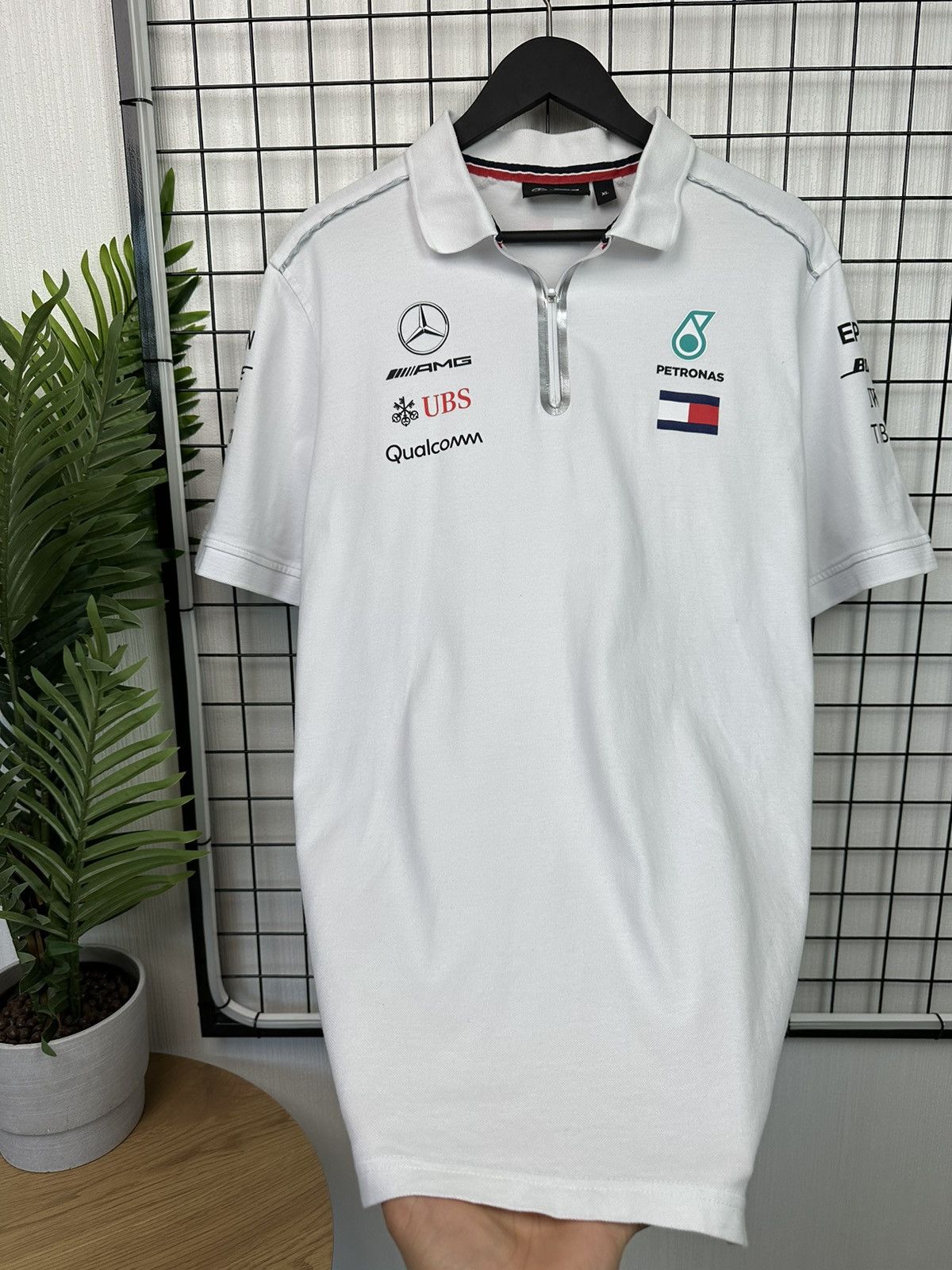 Formula 1 × Mercedes-Benz Mercedes AMG Benz Formula uno Petronas Men XL White T shitrt Size US XL / EU 56 / 4 - 7 Thumbnail
