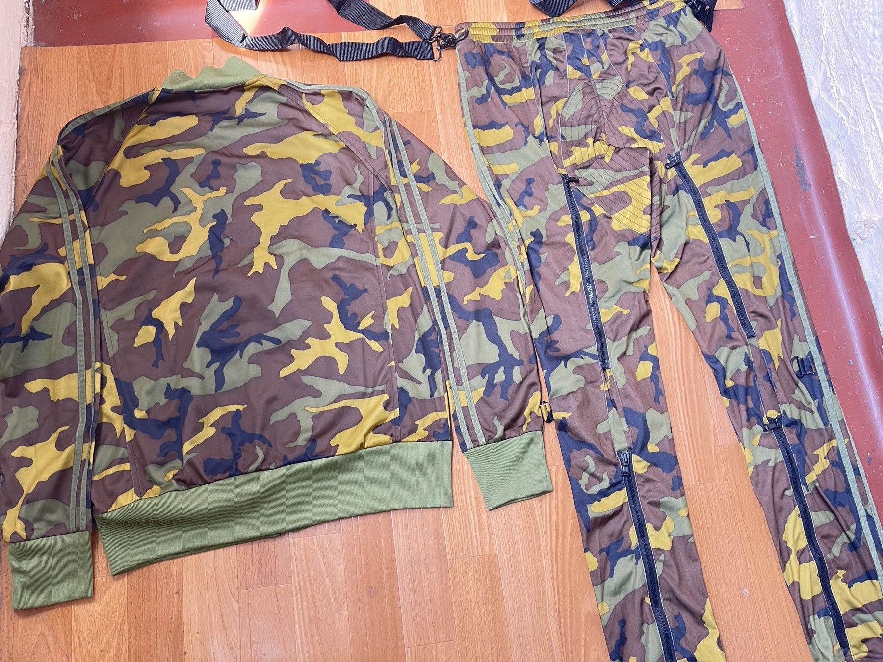 Adidas × Jeremy Scott Adidas Jeremy Scott Tracksuit Camo tuxedo Ruffle Bontage set Size US L / EU 52-54 / 3 - 12 Thumbnail