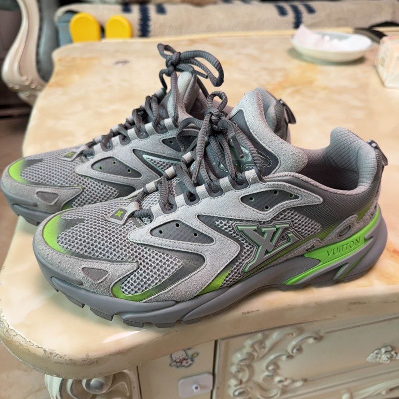 Louis Vuitton Louis Vuitton Runner Tatic Low-Top Sneakers 0079 Size US 9 / IT 39 - 1 Thumbnail