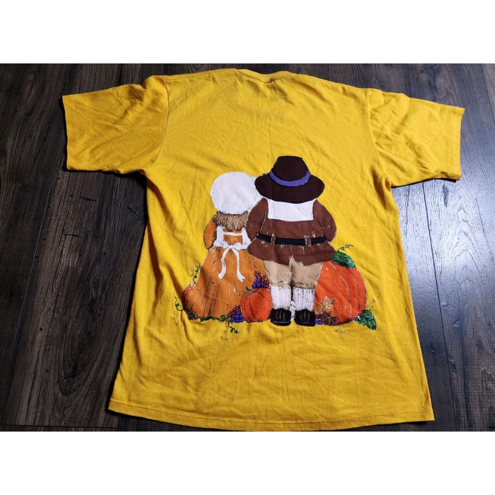 Jerzees VINTAGE JERZEES XL Yellow Thanksgiving Pilgrims Puff Paint T-Shirt 90s Mens Size US XL / EU 56 / 4 - 2 Thumbnail