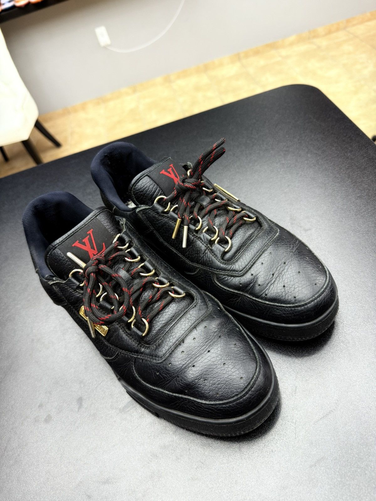 Louis Vuitton Louis Vuitton Black Gold Hardware Trainer Sneaker 8US - 7LV Size US 8 / EU 41 - 4 Thumbnail