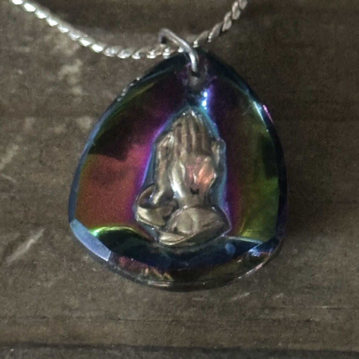 Vintage Vintage AB glass carved praying hands pendant necklace Size ONE SIZE - 3 Thumbnail