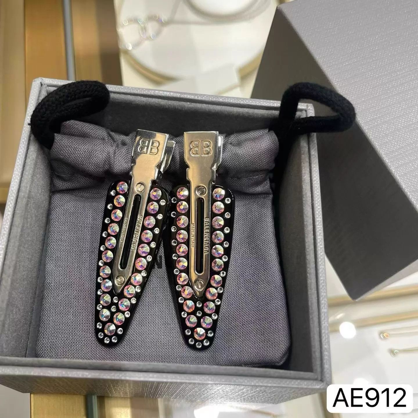 Balenciaga Balenciaga hair clip very new box dust bag AE912 Size ONE SIZE - 1 Thumbnail