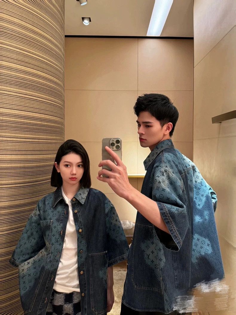 Louis Vuitton Louis Vuitton Blue printed denim short sleeve jacket 2503-N Size US S / EU 44-46 / 1 - 7 Thumbnail