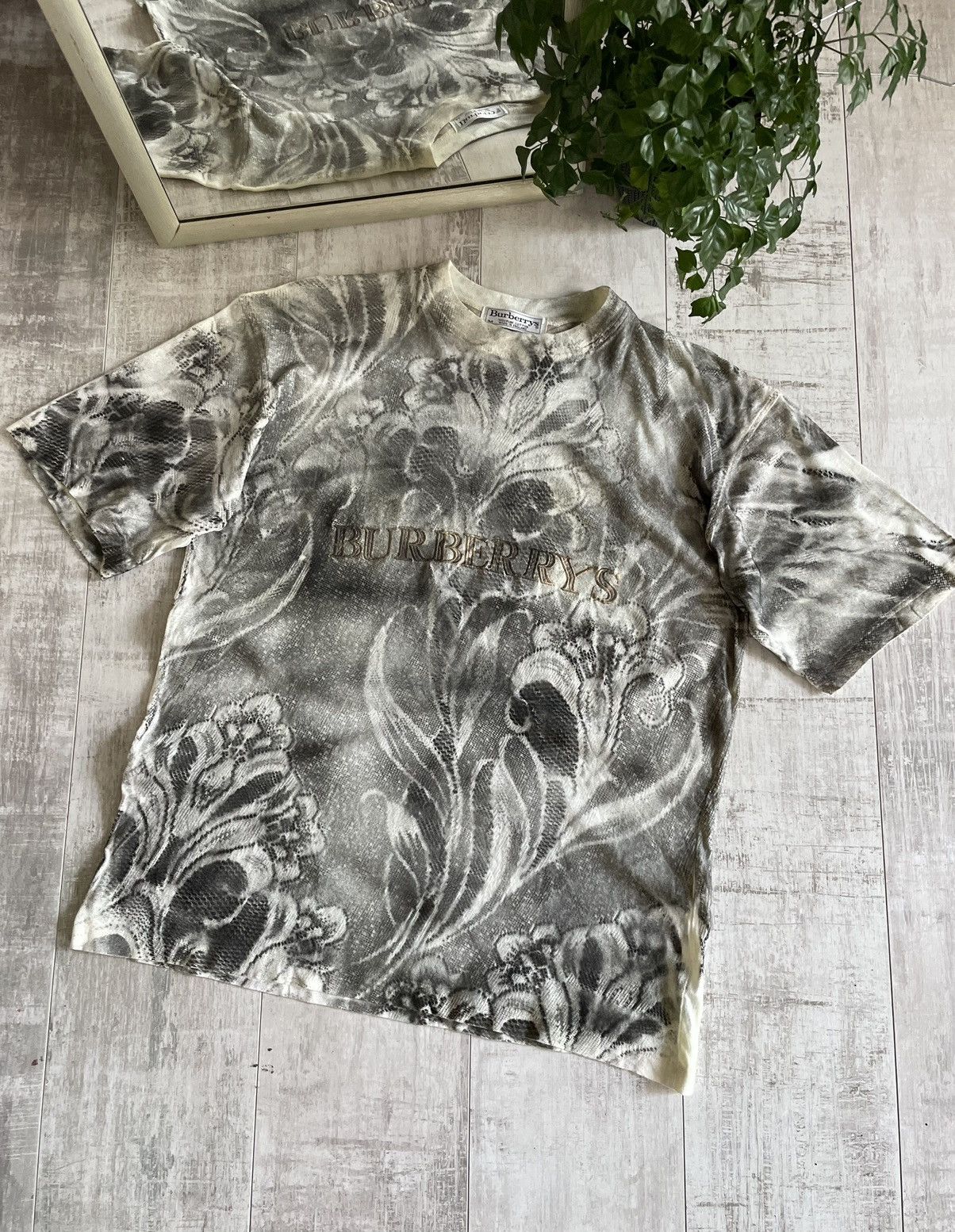 Burberry Burberrys Vintage Custom Floral T-Shirt Big Logo 1 of 1 Size US M / EU 48-50 / 2 - 3 Thumbnail
