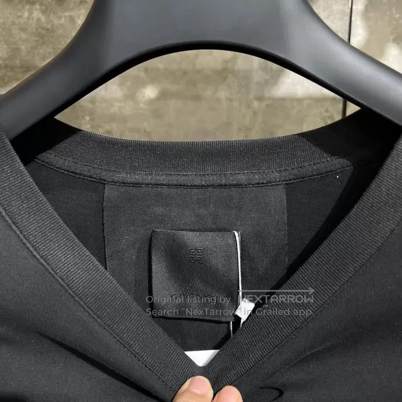 Givenchy Givenchy Fake Two-Piece Hole Destruction Letter Logo Print Size US S / EU 44-46 / 1 - 3 Thumbnail
