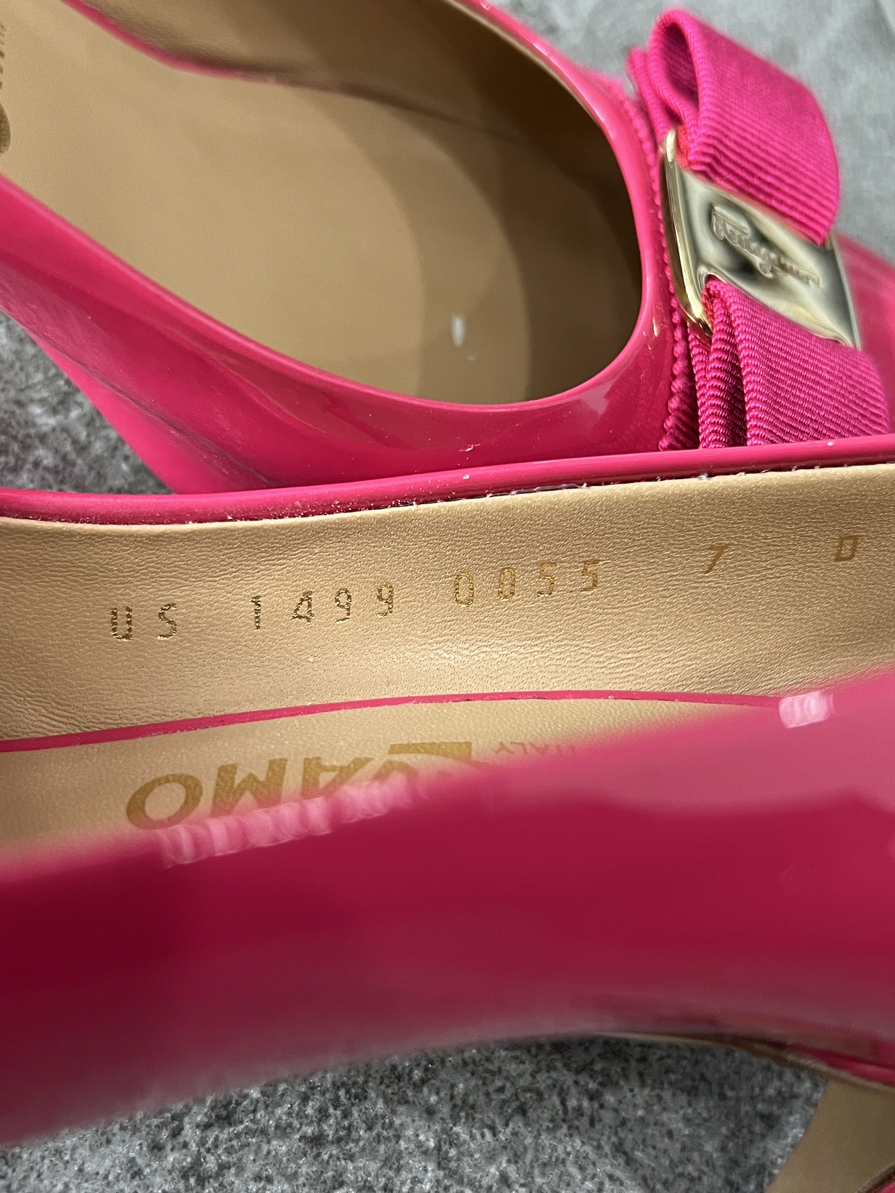 Salvatore Ferragamo Ferragamo Vara Patent Fuchsia Heels Size 7D Size US 7 / IT 37 - 11 Thumbnail