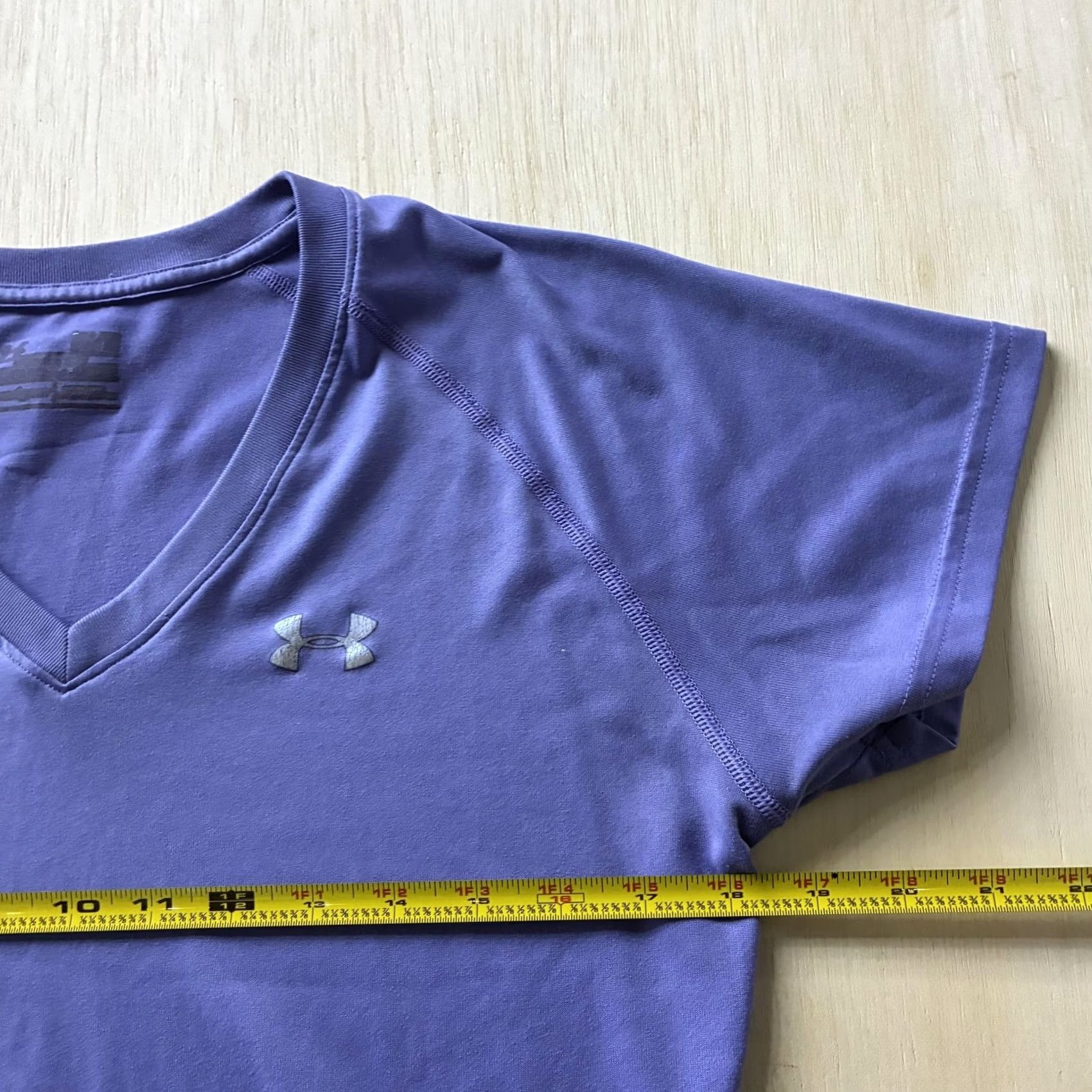 Under Armour Under Armour Shirt Womens Small Purple V Neck Short Sleeve Lightweight Tee Size S / US 4 / IT 40 - 5 Thumbnail