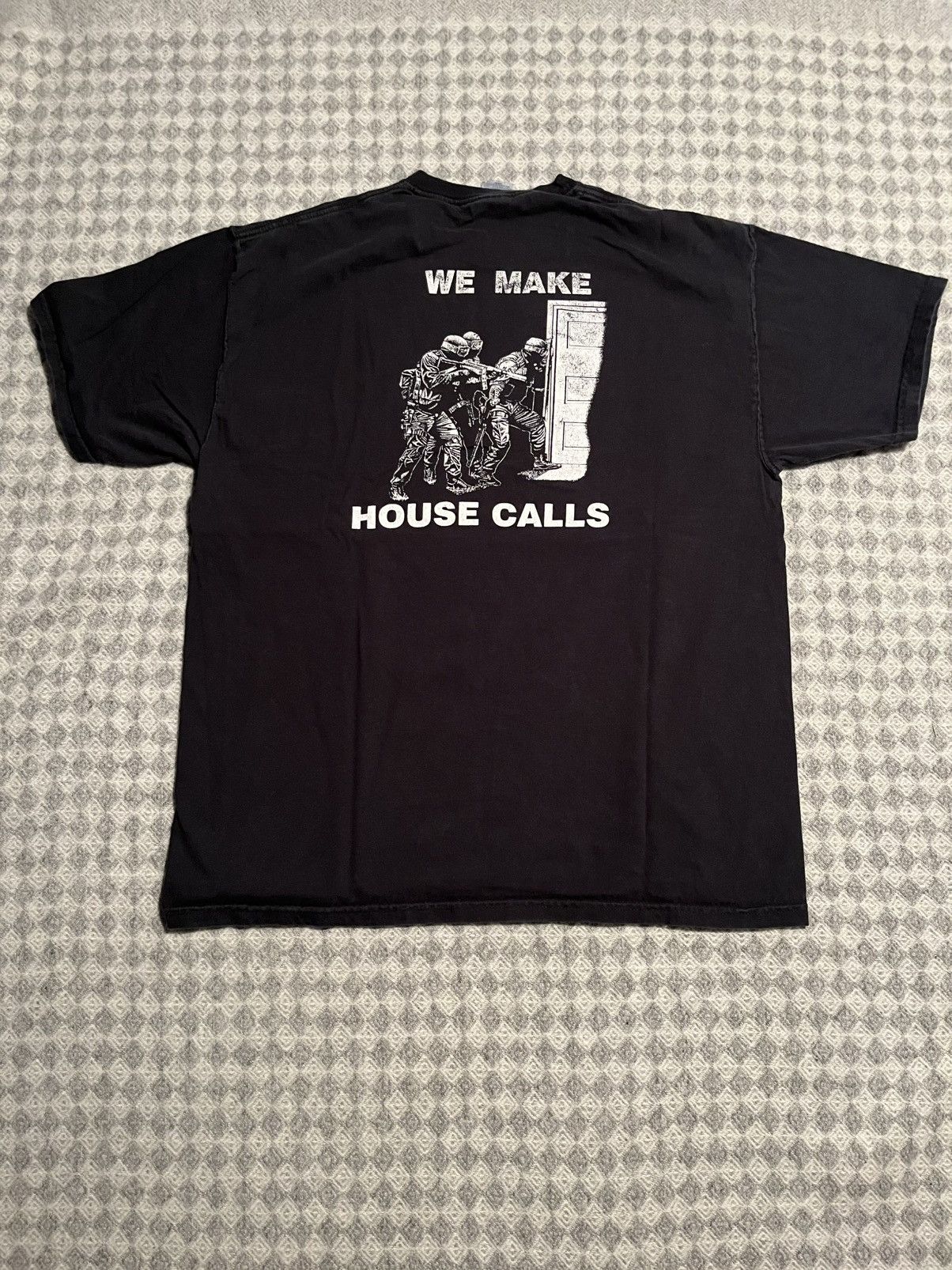 Other Vintage We do house calls SWAT gun police rare vintage T XL Size US XL / EU 56 / 4 - 3 Thumbnail