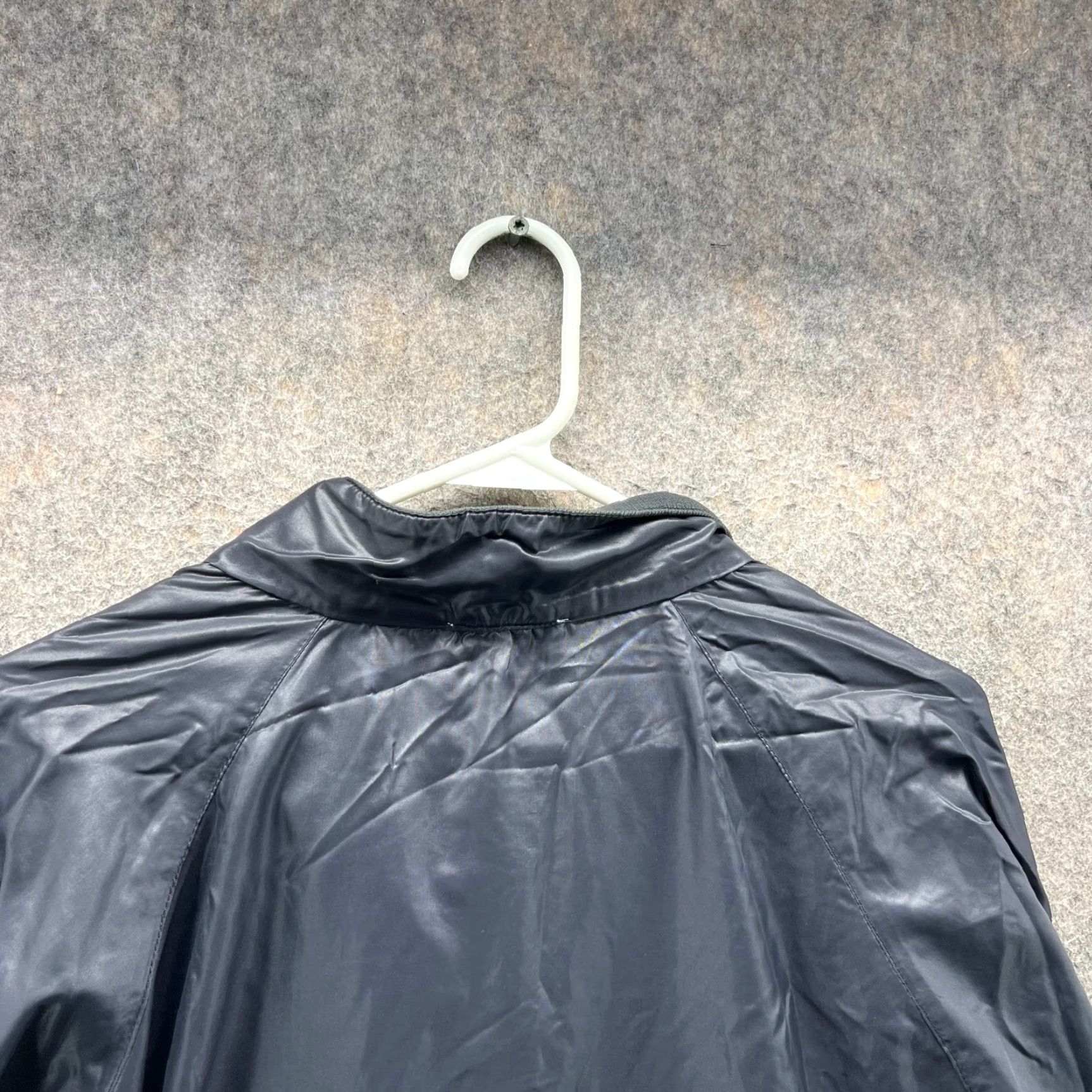 Izod VINTAGE IZOD Jacket Mens Large Black Quarter Zip Nylon Windbreaker Bomber Rain Coat Jacket Mens Black Windbreaker IZOD -(Item) Size US L / EU 52-54 / 3 - 5 Thumbnail