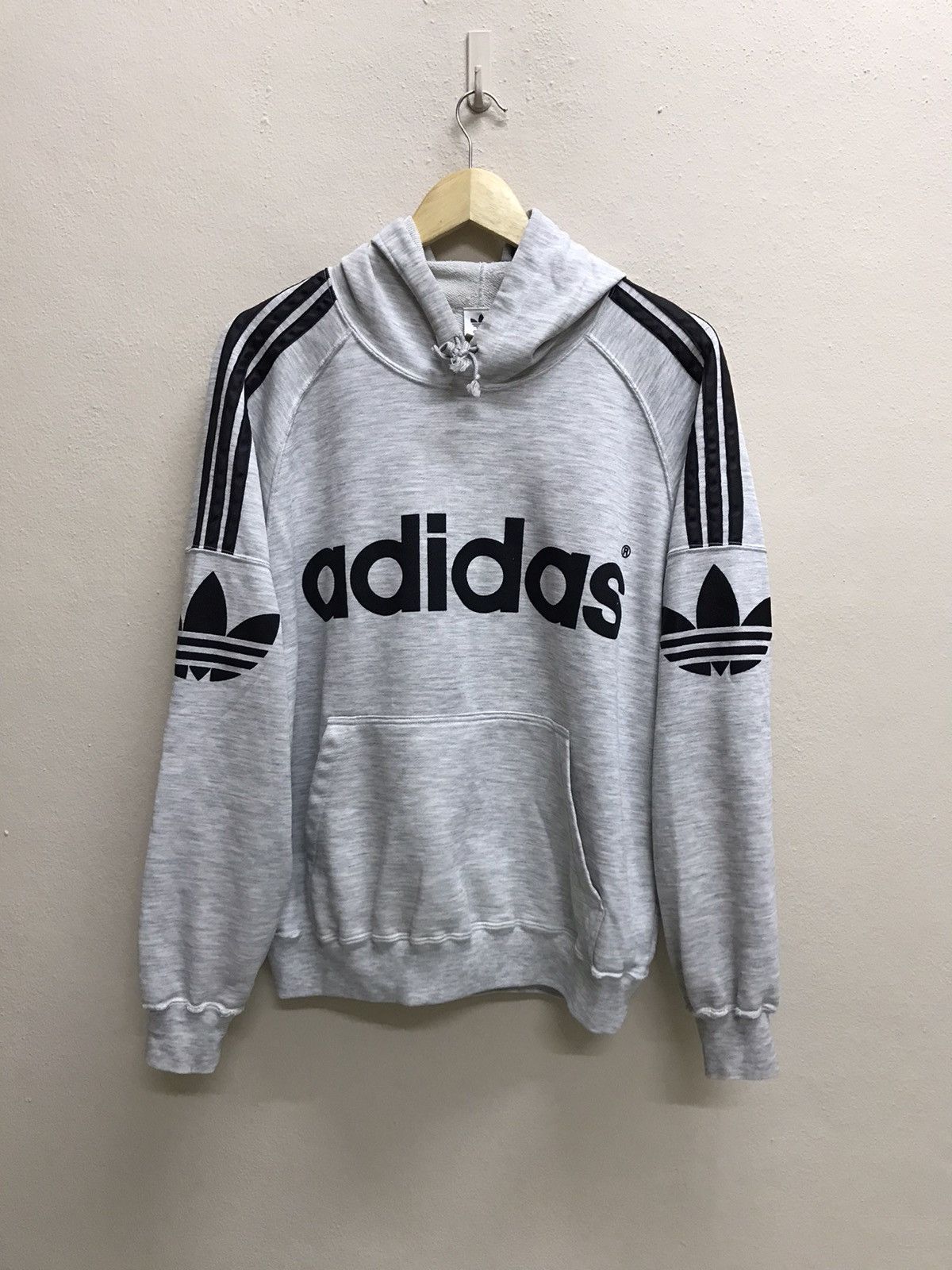 Adidas VINTAGE 90s ADIDAS SPELLOUT DISTRESSED PULLOVER HOODIE Size US L / EU 52-54 / 3 - 3 Thumbnail