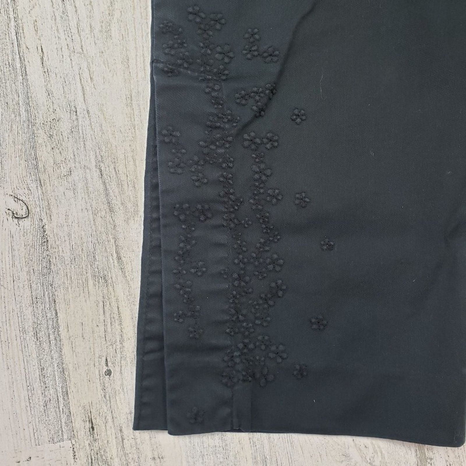 DKNY DKNY Petite Solid Black Embroidered Capri Cropped Pants 10P Size 32" / US 10 / IT 46 - 4 Thumbnail