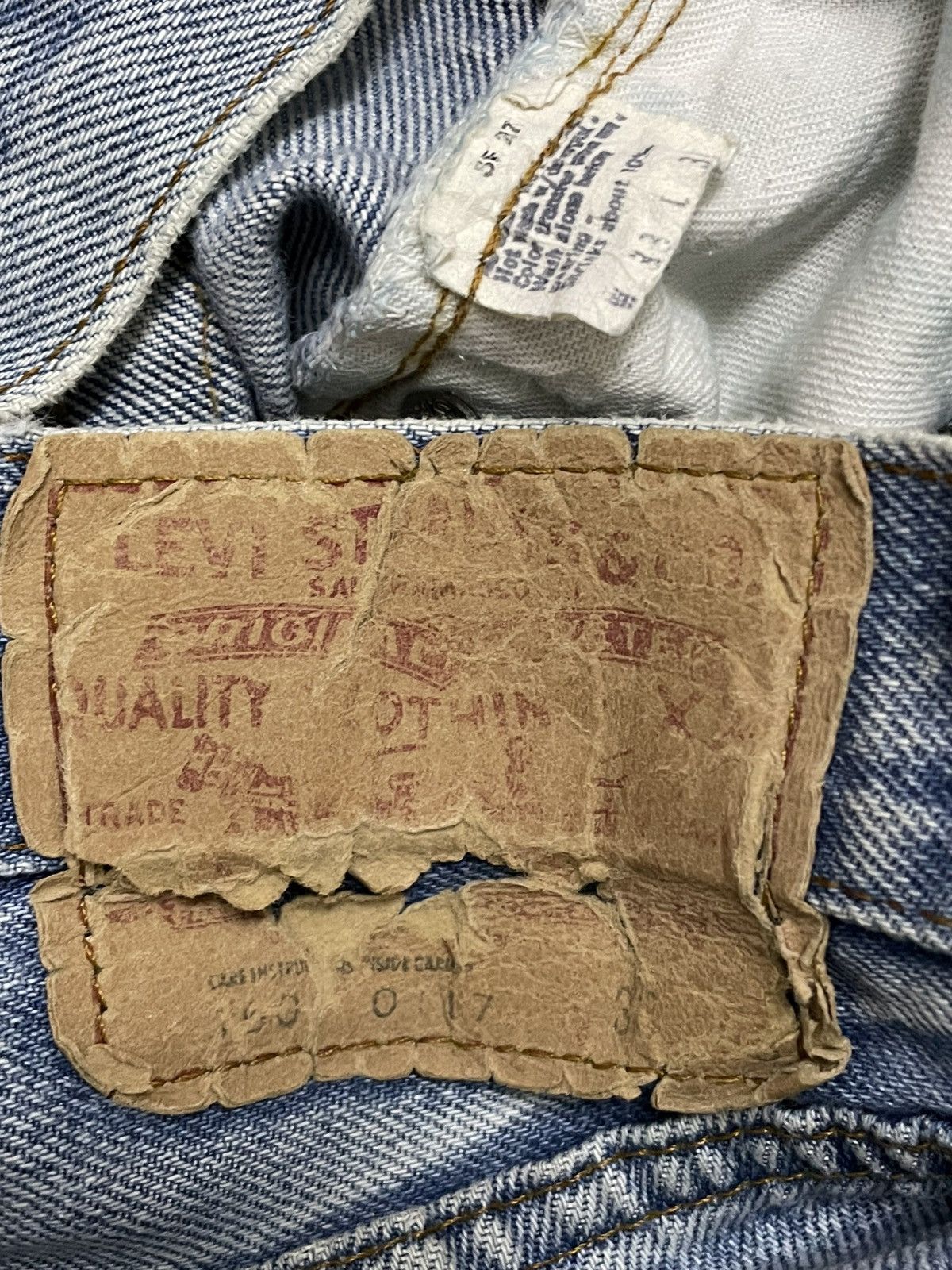 Levi's Vintage Clothing Vintage 1990s Designer Levis 501 Distressed Selvedge Denim Size US 32 / EU 48 - 19 Thumbnail