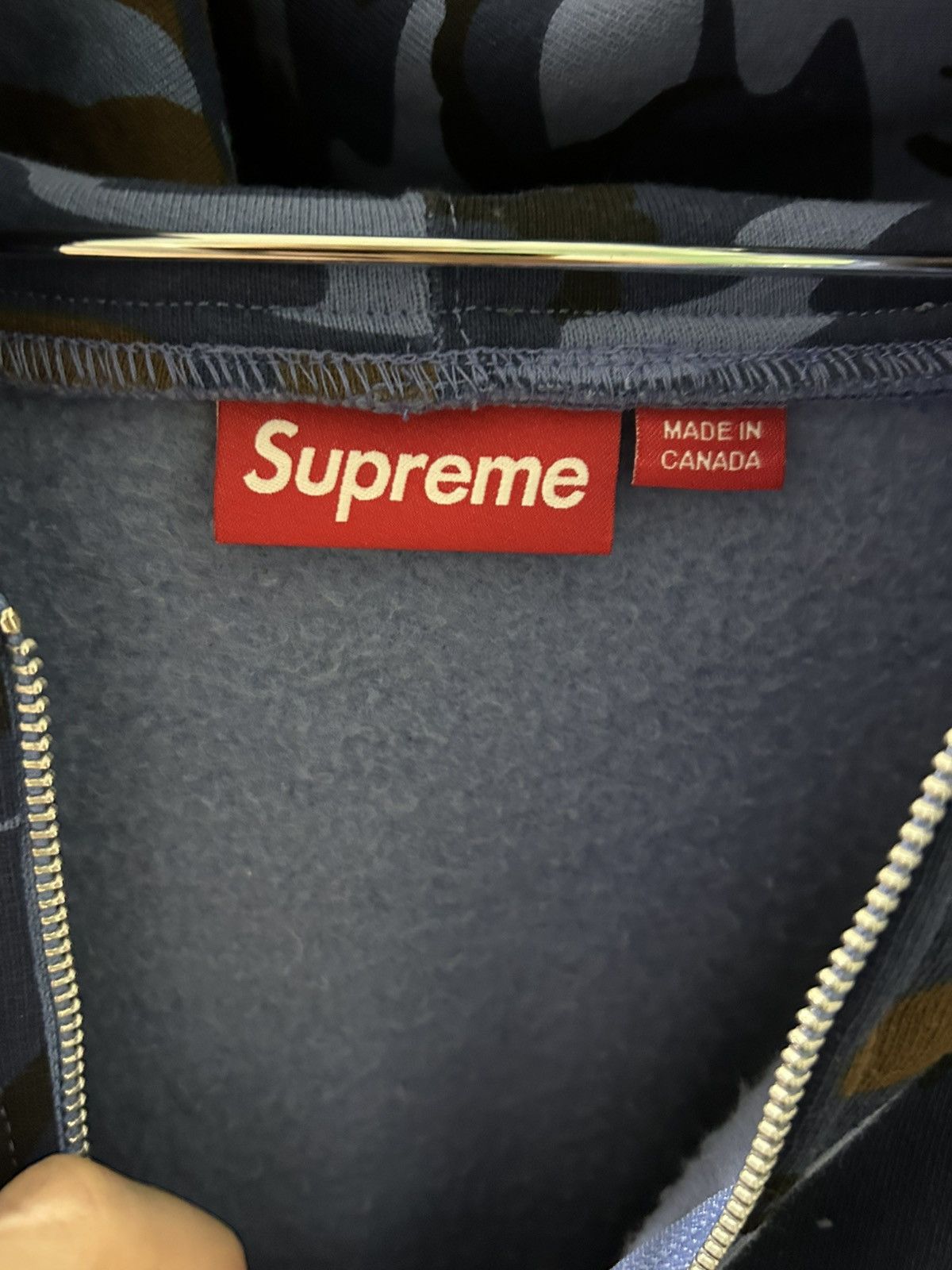Supreme Supreme small box logo Blue camo brand new!! Size Large Size US L / EU 52-54 / 3 - 6 Thumbnail