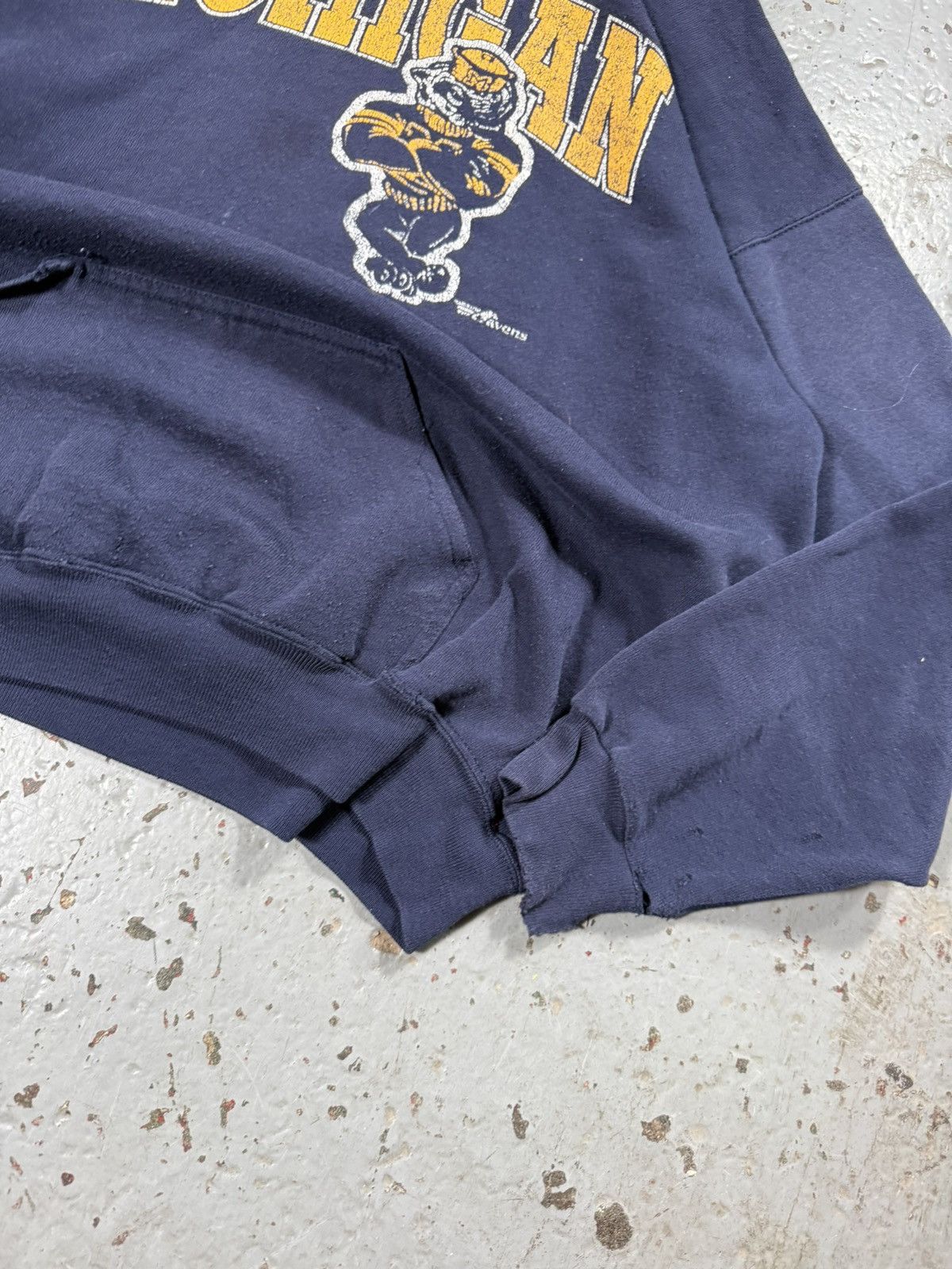 NCAA Vintage Michigan State Wolverines Thrashed Distressed Hoodie Size US L / EU 52-54 / 3 - 3 Thumbnail