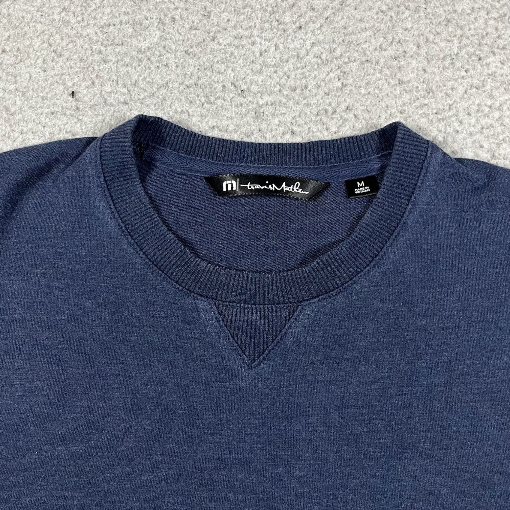 TravisMathew Travis Mathew Sweatshirt Mens XL Crewneck Golf Pullover Solid Blue Logo Embroidered Breathable Lightweight All Seasons Stretch Size US XL / EU 56 / 4 - 3 Thumbnail