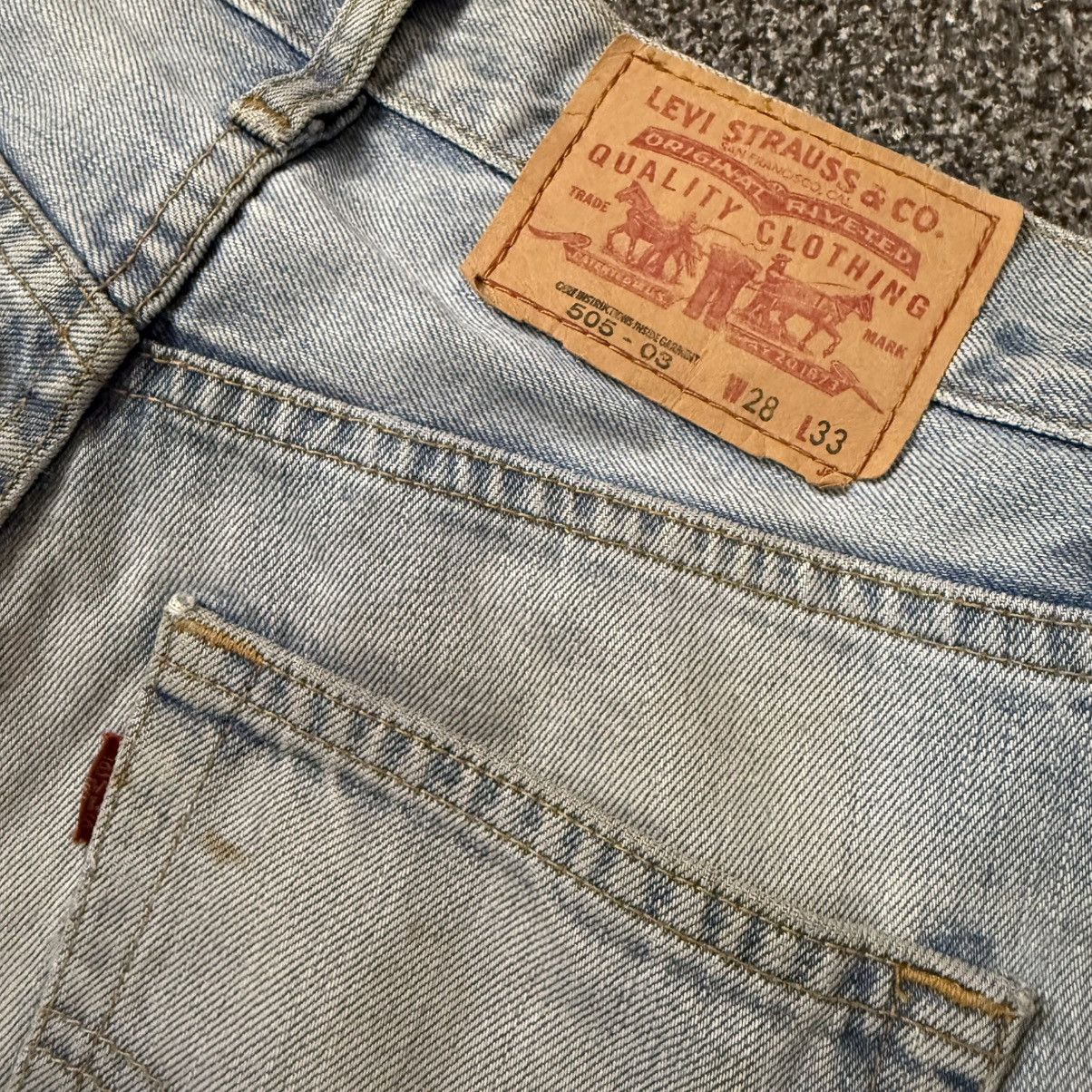 Beauty Beast 90s Levis 505 Distressed Aging Denim y2k Style Size US 28 / EU 44 - 9 Thumbnail