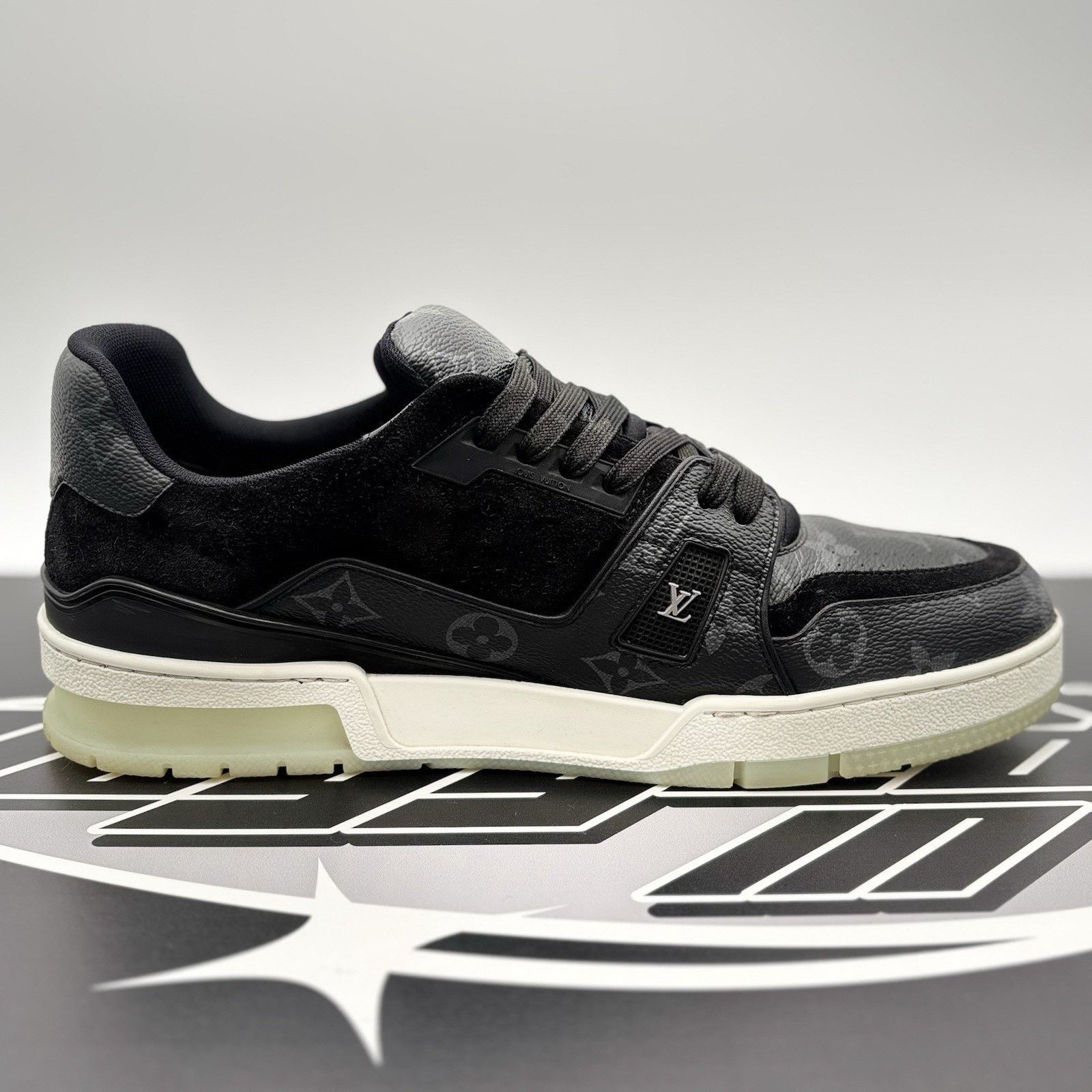 Louis Vuitton Louis Vuitton Trainer ' Black Monogram ' | GOOD CONDITION! Size US 9.5 / EU 42-43 - 13 Thumbnail