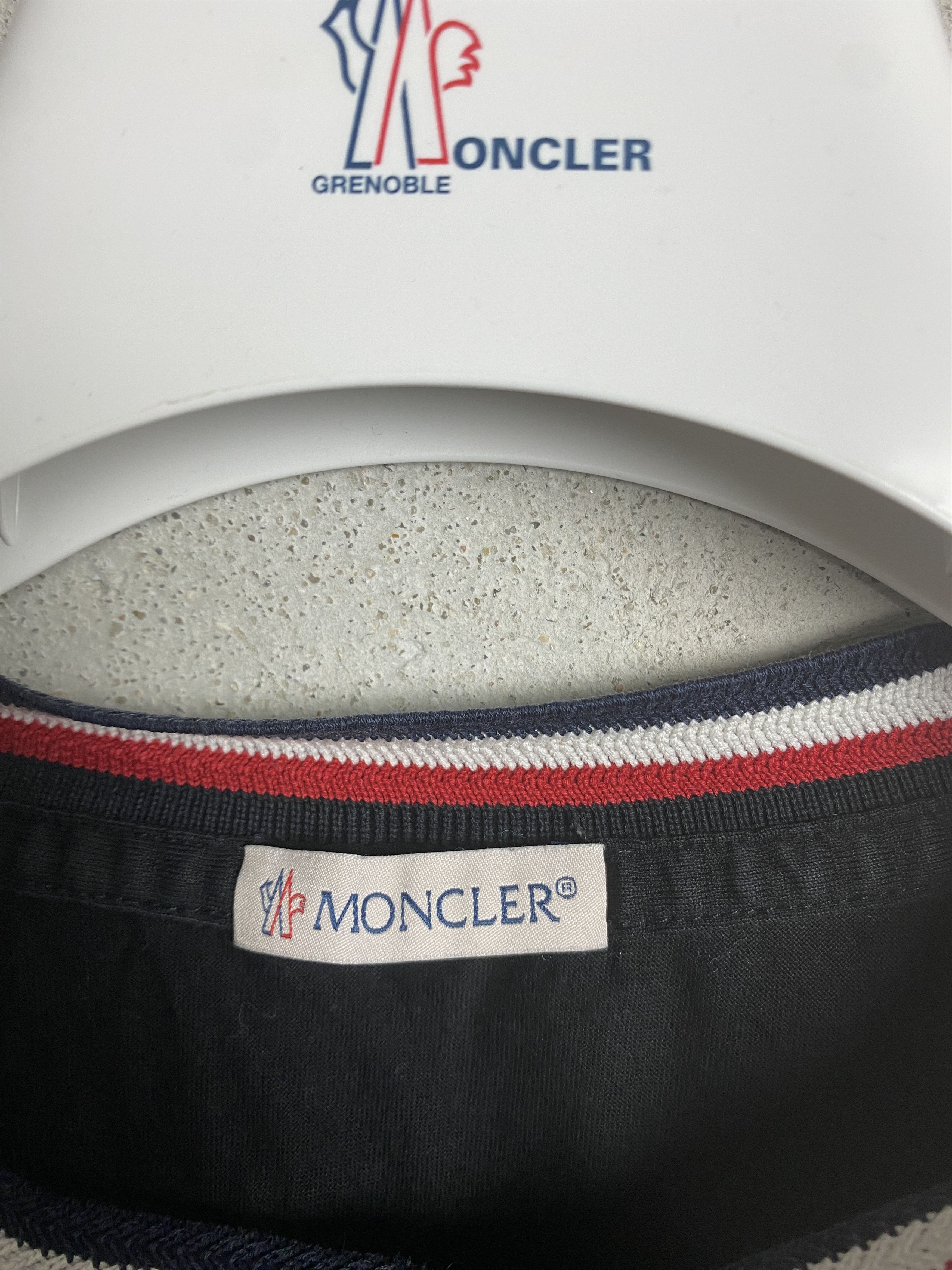 Moncler Moncler small arm logo t-shirt tee casual Size US XL / EU 56 / 4 - 5 Thumbnail