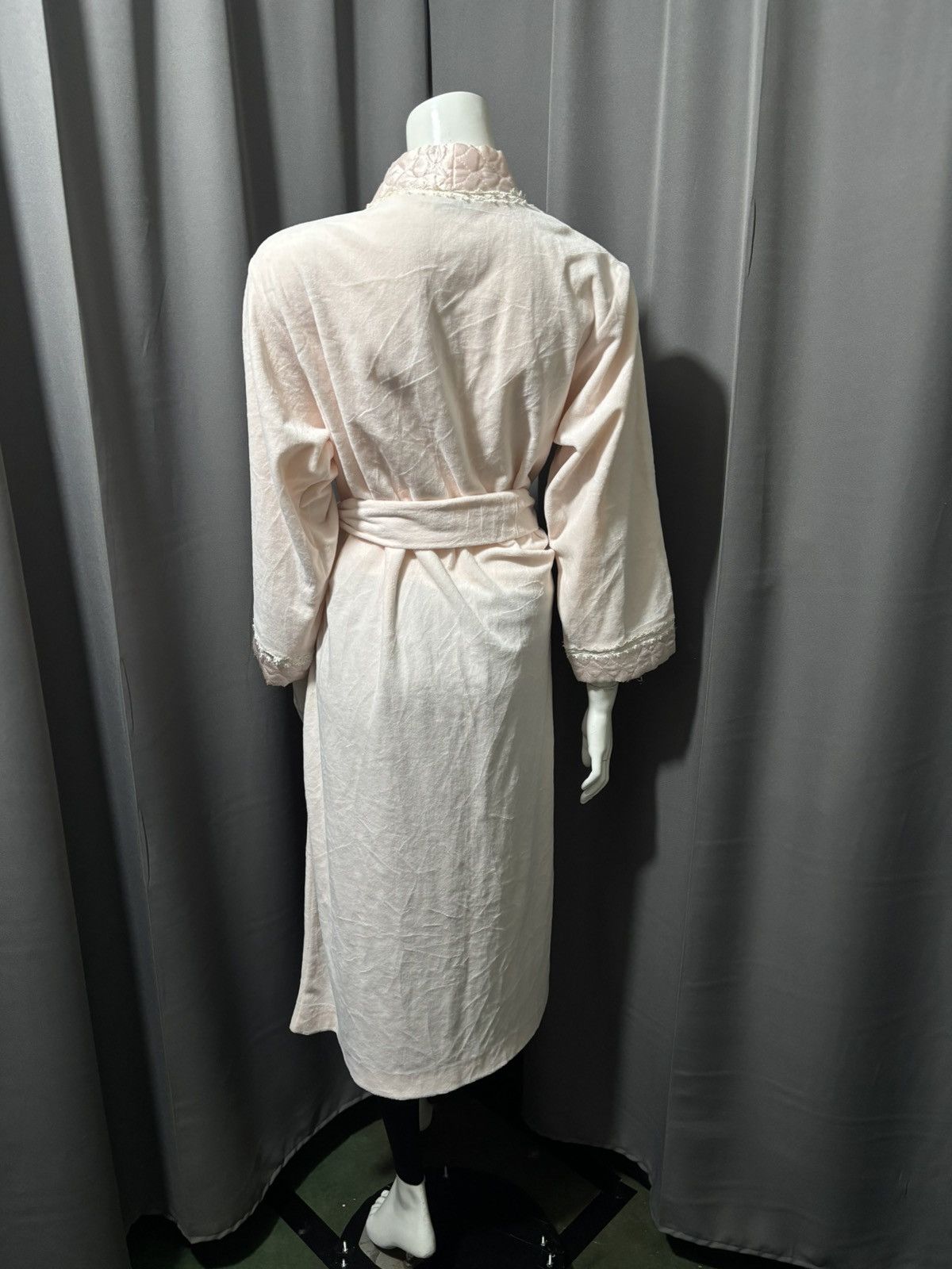 Dior 1970s Christian Dior Le Connaisseur Lace Trimmed Robe Size M / US 6-8 / IT 42-44 - 4 Thumbnail