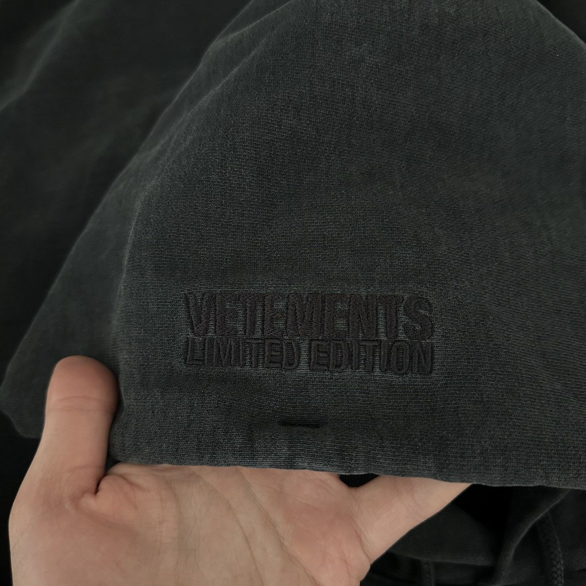 Vetements Vetements Woven Label Logo Hoodie Size US L / EU 52-54 / 3 - 3 Thumbnail