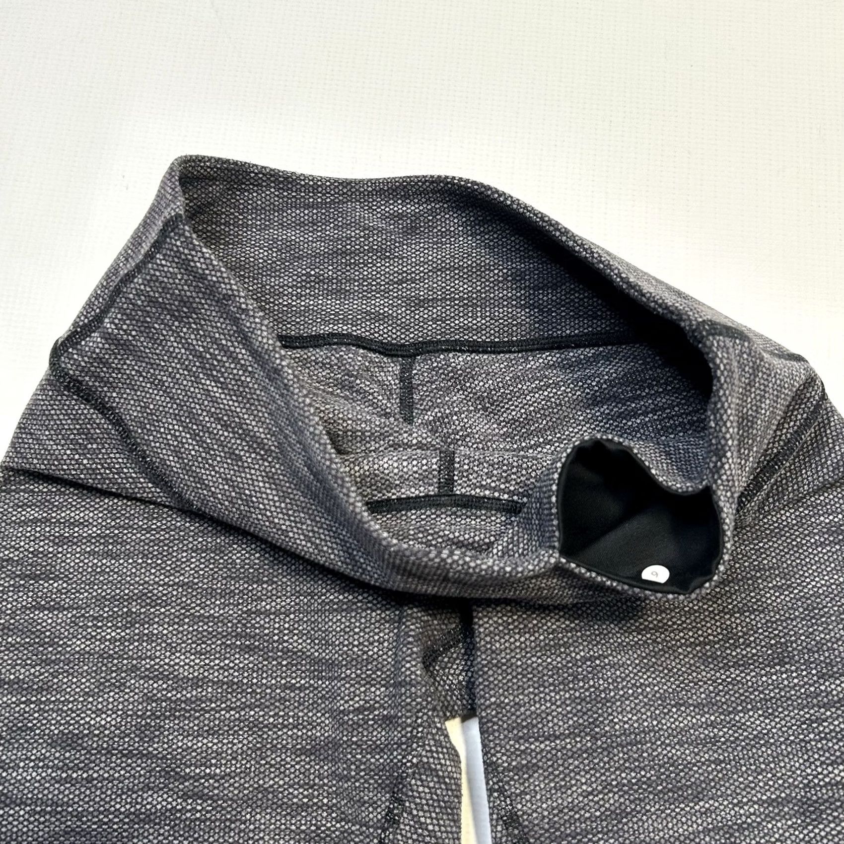Lululemon VINTAGE Lululemon Wunder Under Crop Leggings Shirt? Size 28" / US 6 / IT 42 - 4 Thumbnail