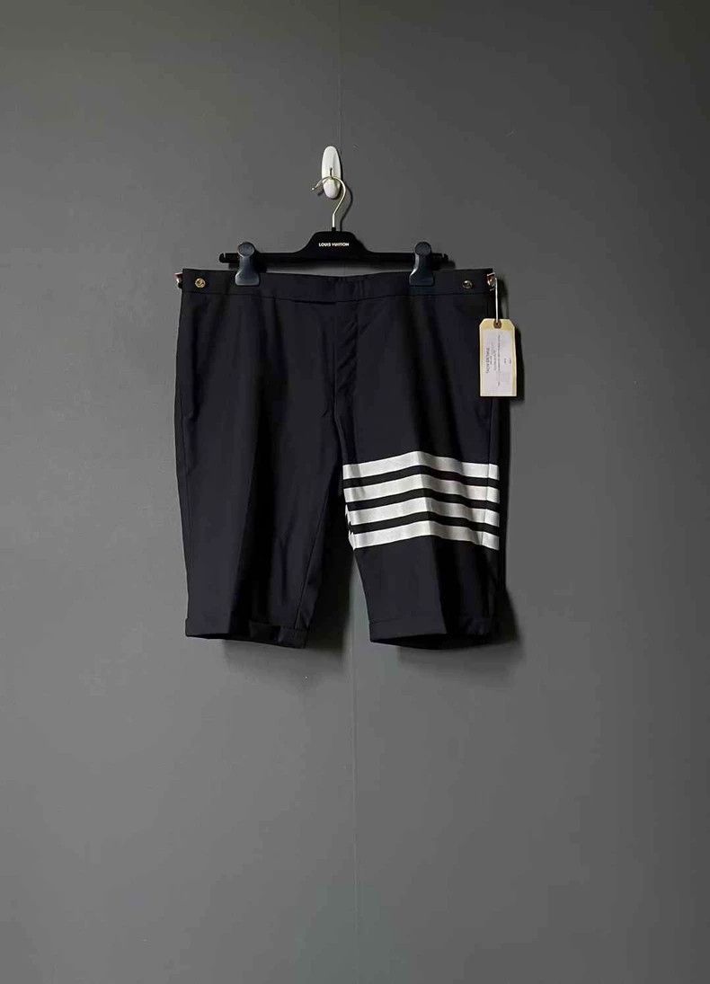 Thom Browne Thom Browne size4 Wool suit shorts Size US 28 / EU 44 - 1 Thumbnail