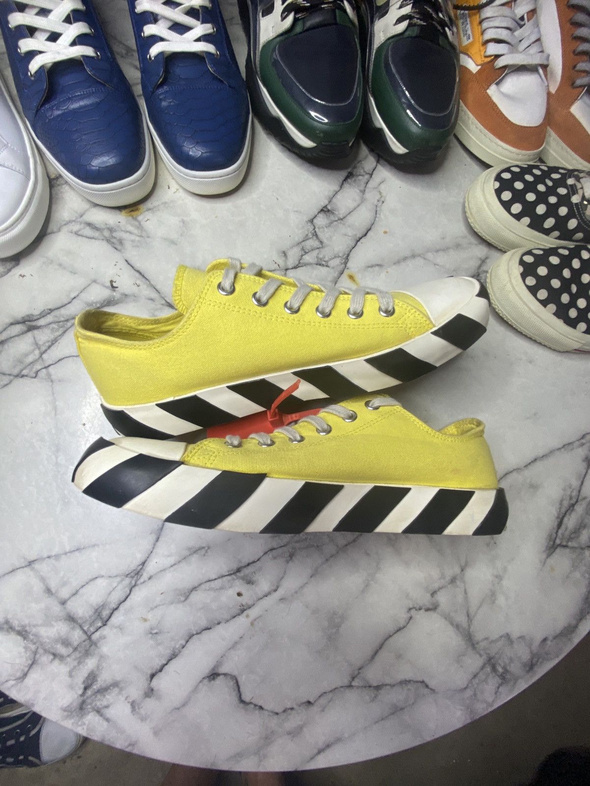 Off-White Off white yellow low top sneaker Size US 10.5 / EU 43-44 - 6 Thumbnail