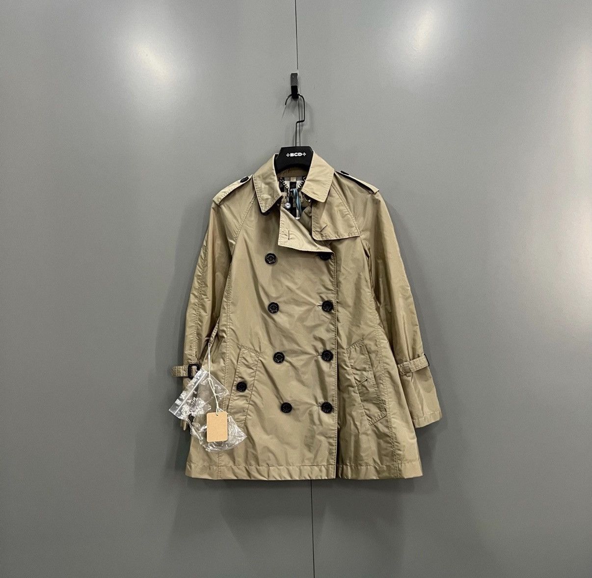 Burberry Burberry Khaki Double-breasted Trench Coat J41 Size XS / US 0-2 / IT 36-38 - 1 Thumbnail