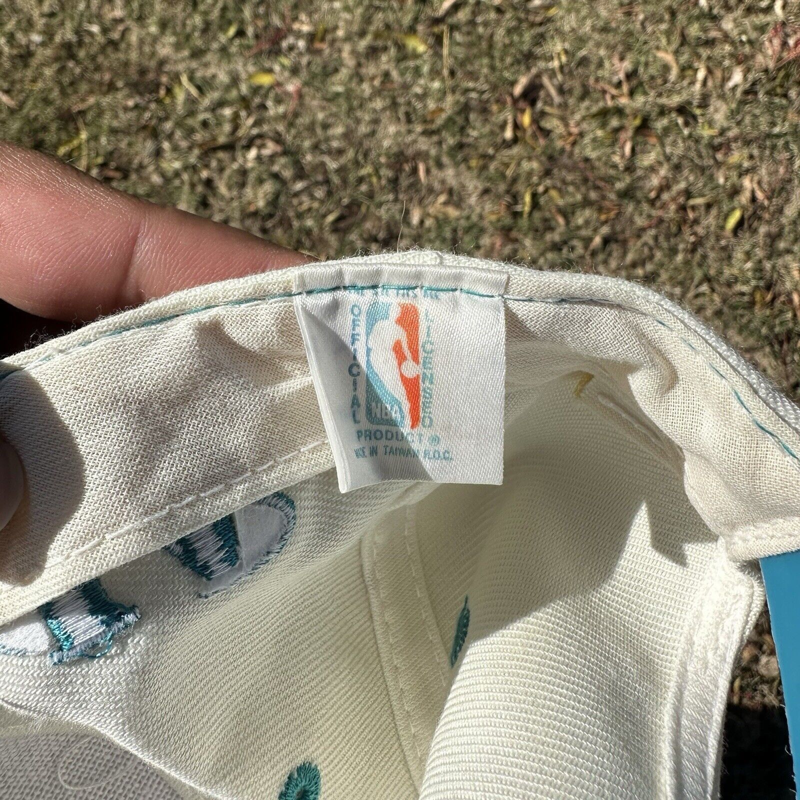 Logo Athletic × NBA × Vintage Vintage Charlotte Hornets Sharktooth Snapback Size ONE SIZE - 8 Thumbnail