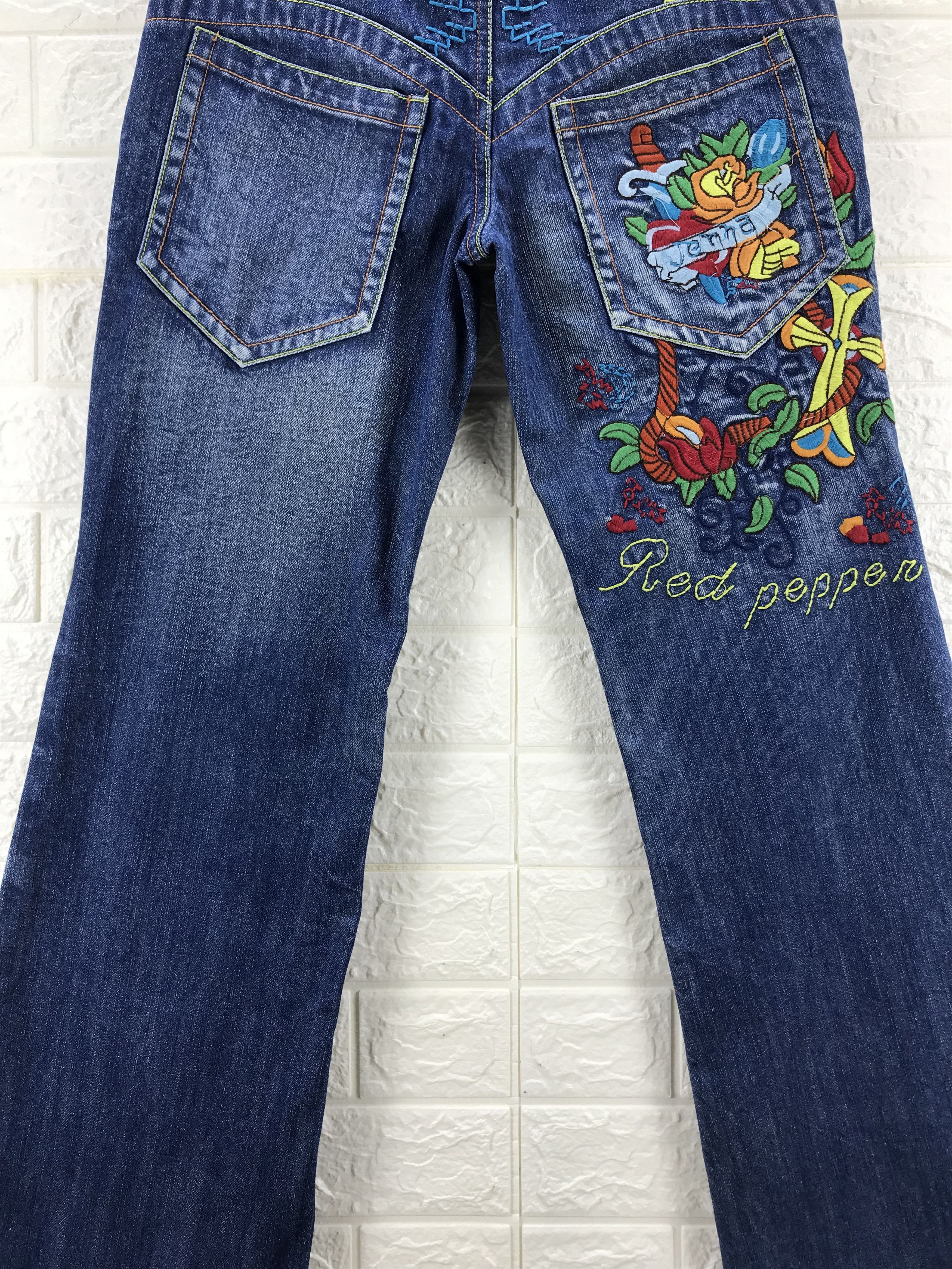 Beauty Beast Vintage Red Pepper Floral Cross Embroidered Flare Jeans Size 26" / US 2 / IT 38 - 3 Thumbnail