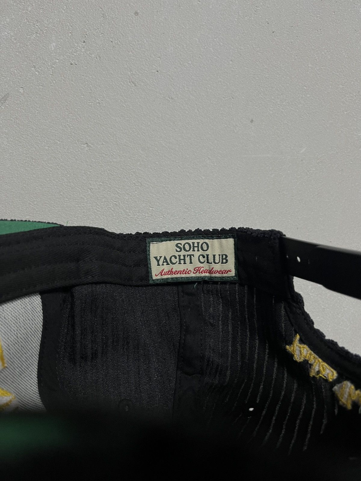 Corteiz Rare Corteiz X Soho Yacht Club Corduroy Snapback Hat Black Size ONE SIZE - 8 Thumbnail