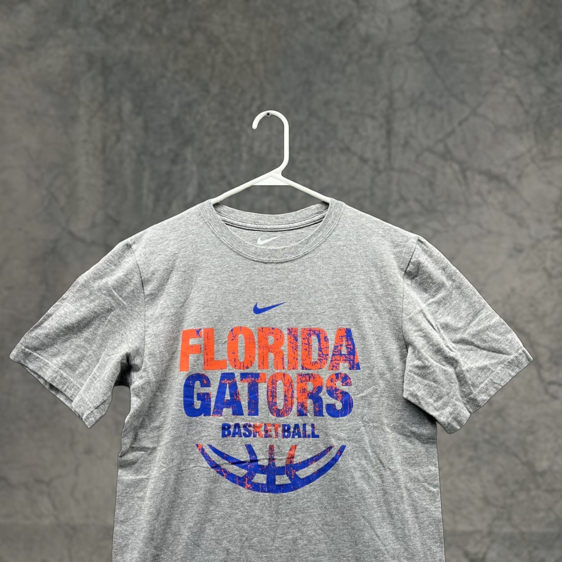 Nike Nike Shirt Men Small Adult Gray Athletic Nike Dri-Fit T-Shirt, Cotton, Short Sleeve, Crew Neck, Logo, Florida Gators, Regular Fit, -87? Size US S / EU 44-46 / 1 - 1 Thumbnail