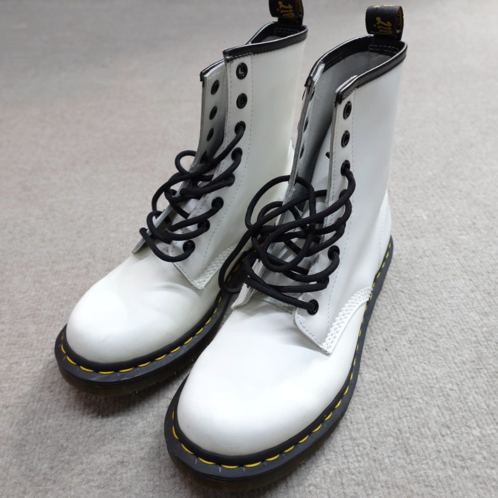 Dr. Martens VINTAGE Dr. Martens Boots Womens 8 White 8 Eye 11821 Floral Leather Combat Rubber Lace Up Women's Shoes 1460 Size US 6 / IT 36 - 2 Thumbnail