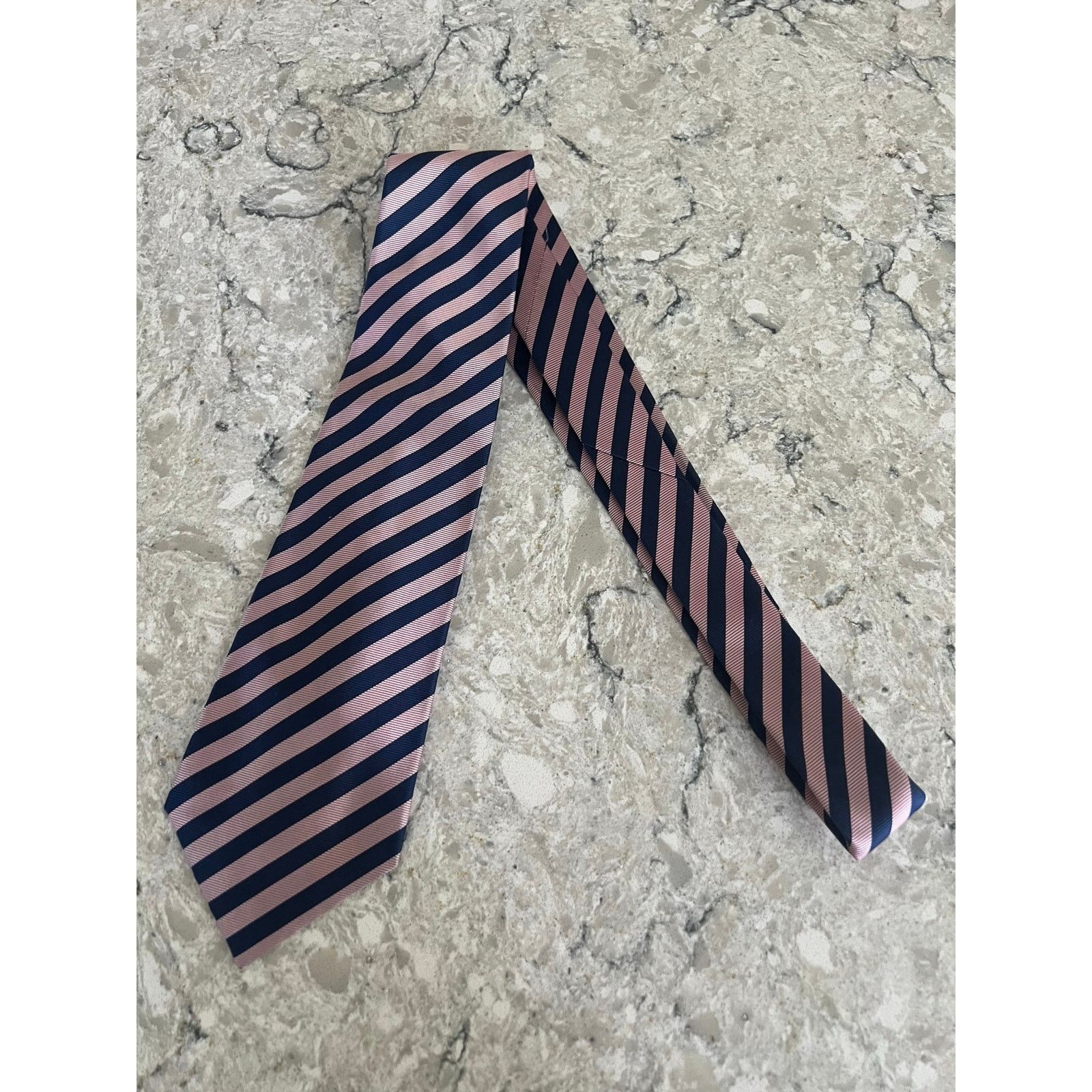 Van Heusen Van Heusen 100% Silk Men's Neck Tie Pink w Navy Blue Stripes Size ONE SIZE - 2 Thumbnail