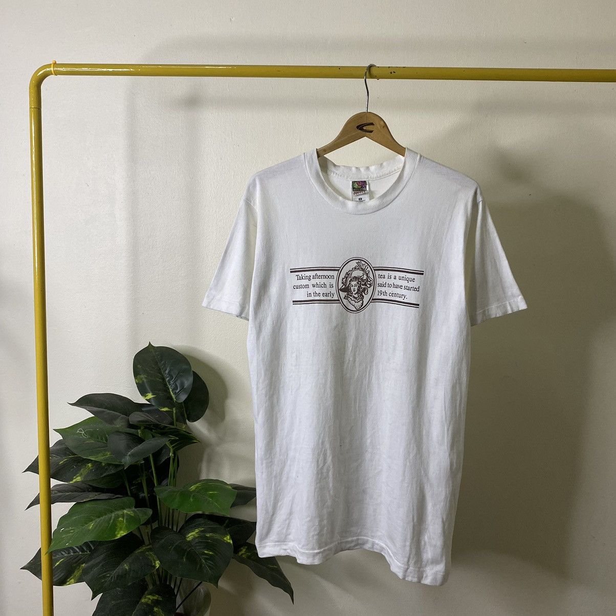 Vintage Vintage 1990s Fruit Of The Loom Taking Afternoon Tea Tee Size US M / EU 48-50 / 2 - 1 Thumbnail
