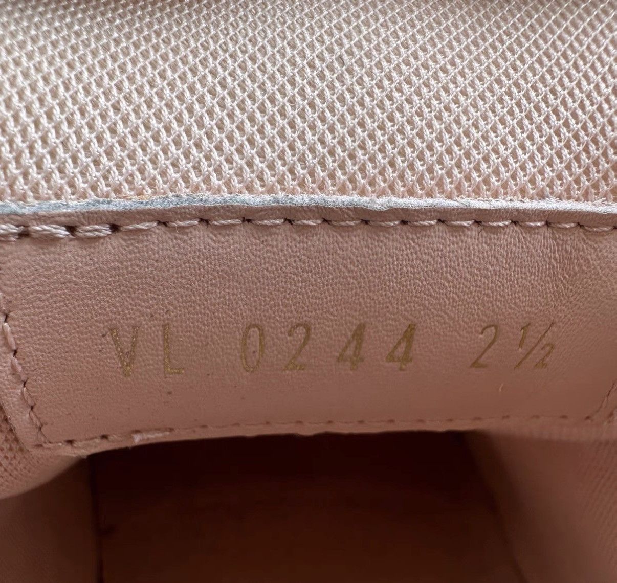 Louis Vuitton Louis Vuitton Trainer Pink White Lychee Grain Sneakers K12 Size US 6.5 / IT 36.5 - 6 Thumbnail
