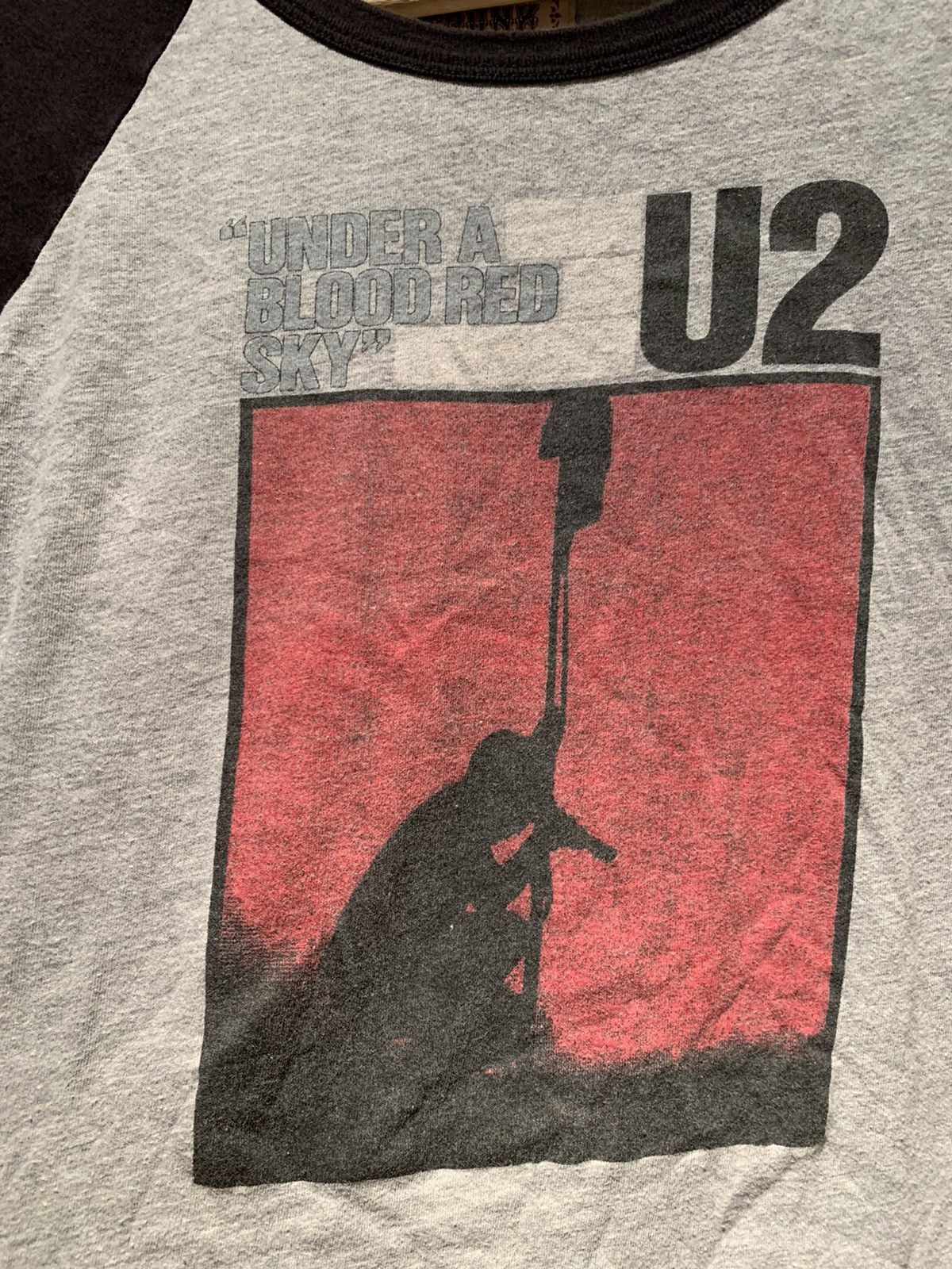 Band Tees × Trunk Ltd × Vintage RARE Vintage U2 Under A Blood Red Sky 1983 Tour Raglan Shirt Size US L / EU 52-54 / 3 - 3 Thumbnail