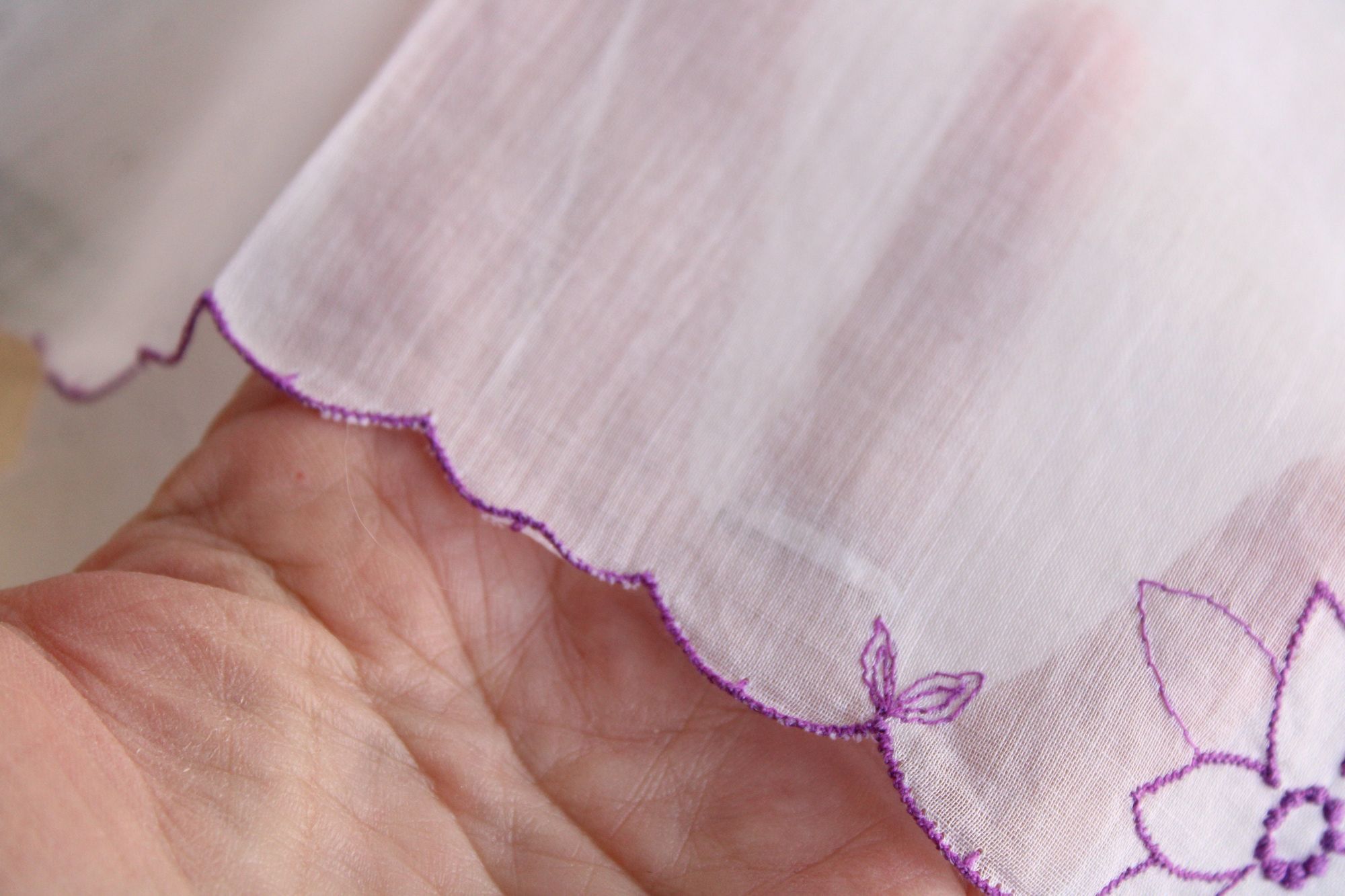 Vintage Vintage Handkerchief, Purple Flower Embroidery on White Cott Size ONE SIZE - 7 Thumbnail