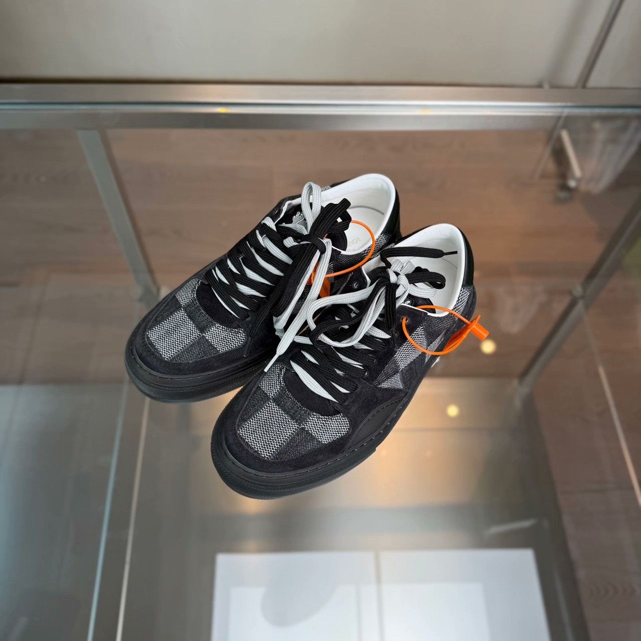 Louis Vuitton Louis Vuitton Checkered Gray Lowtop Sneakers 38 Men Size US 6 / EU 39 - 1 Thumbnail