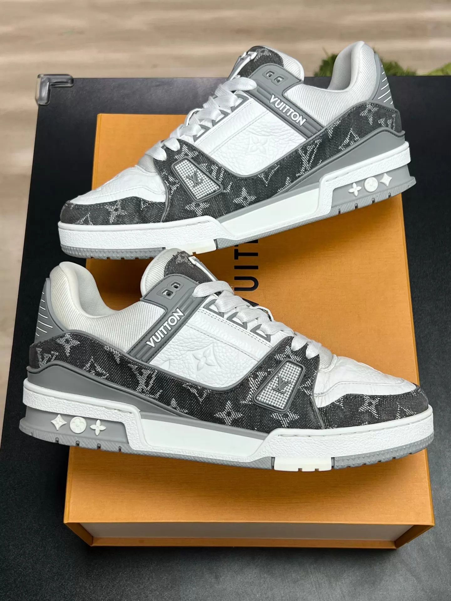 Louis Vuitton LV Trainer Grey White Denim UK6 OG Box Min Wear Size US 7 / EU 40 - 5 Thumbnail