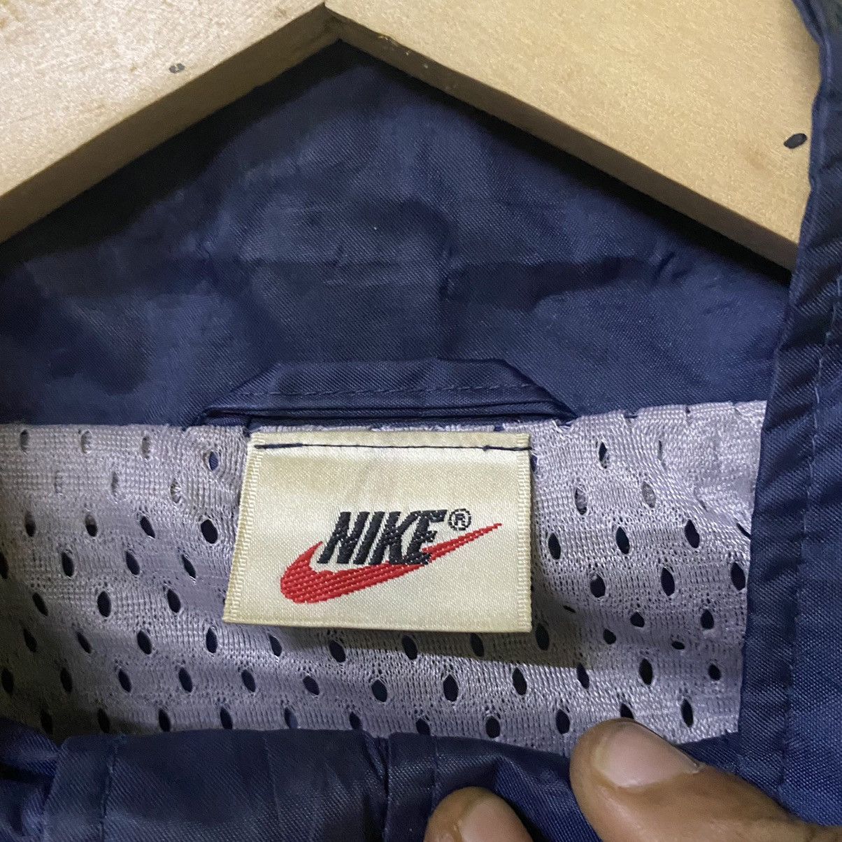 Nike Vintage nike windbreaker small logo Size US L / EU 52-54 / 3 - 3 Thumbnail