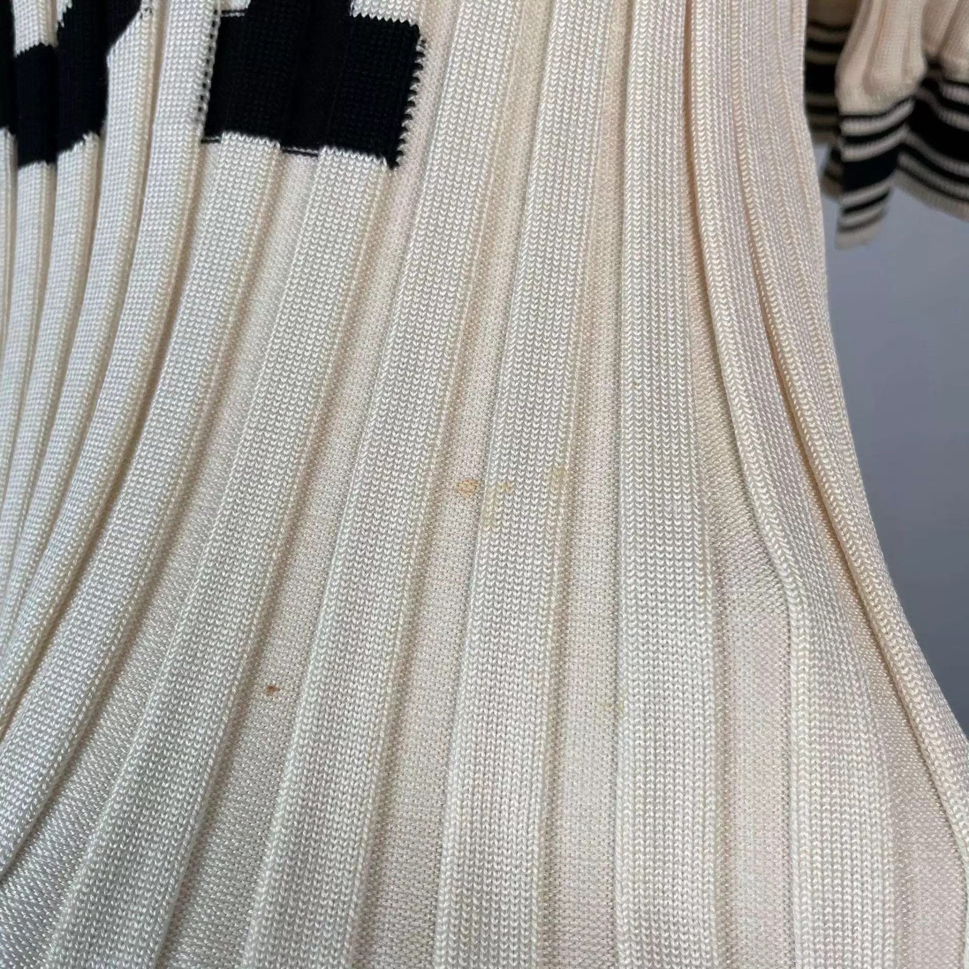 Chanel Chanel Off-White Cotton Short Sleeve Sweaters 36 Size XS / US 0-2 / IT 36-38 - 9 Thumbnail
