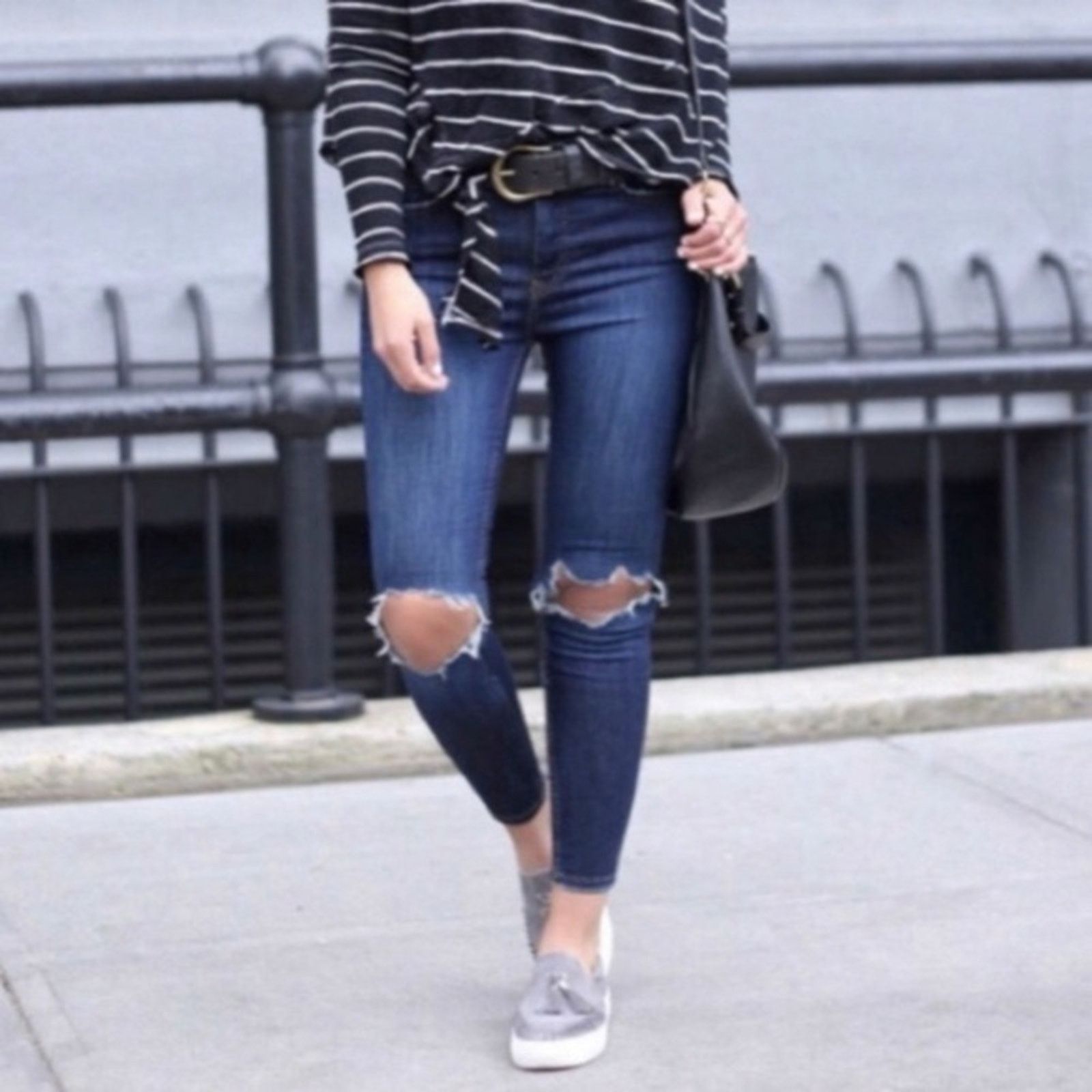 Free People Free People Busted Knee High Waisted Skinny Jeans Women’s 26 Size 26" / US 2 / IT 38 - 4 Thumbnail