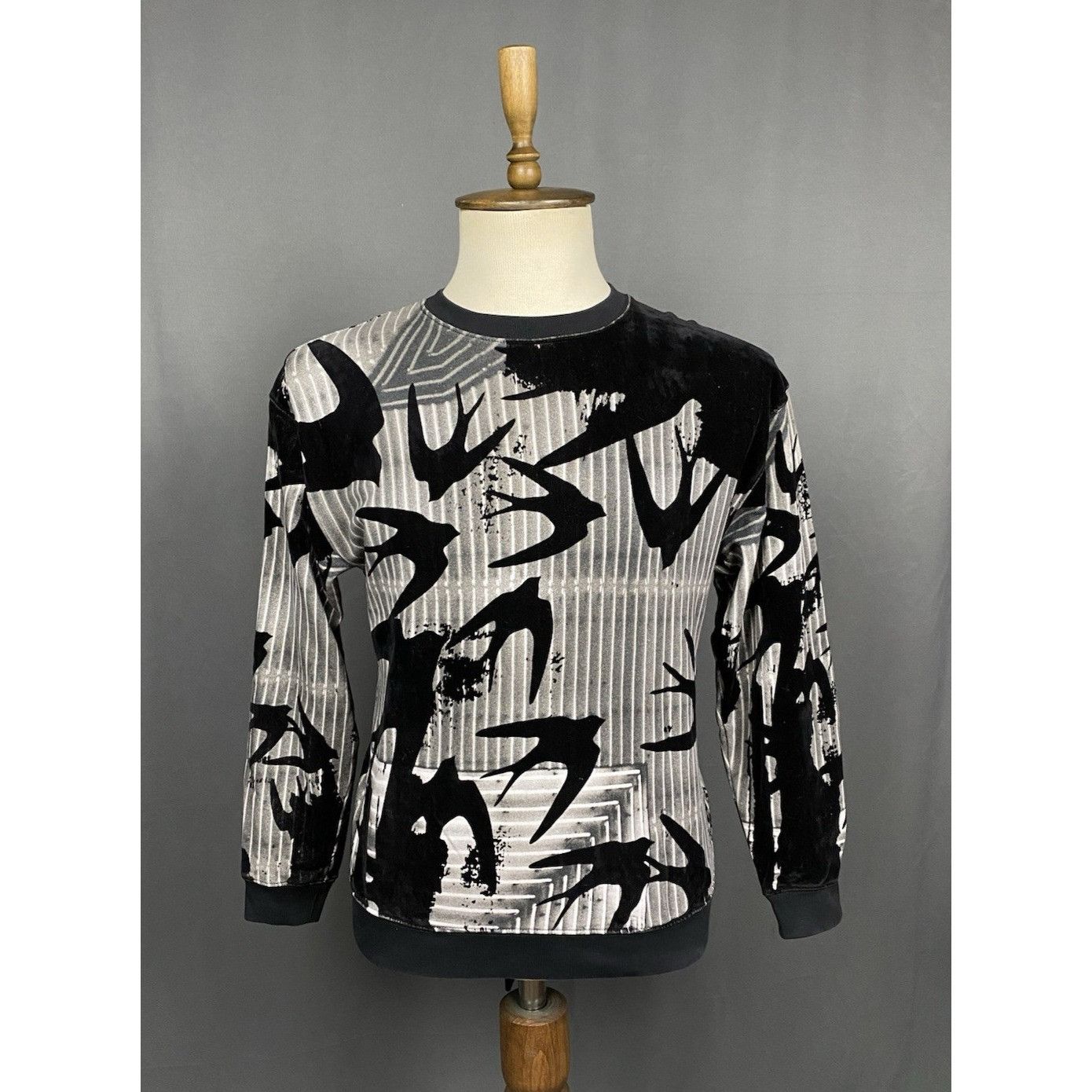 Alexander McQueen Alexander McQueen Swallow Bird & Skulls Men's Black Crewneck Size US S / EU 44-46 / 1 - 1 Thumbnail