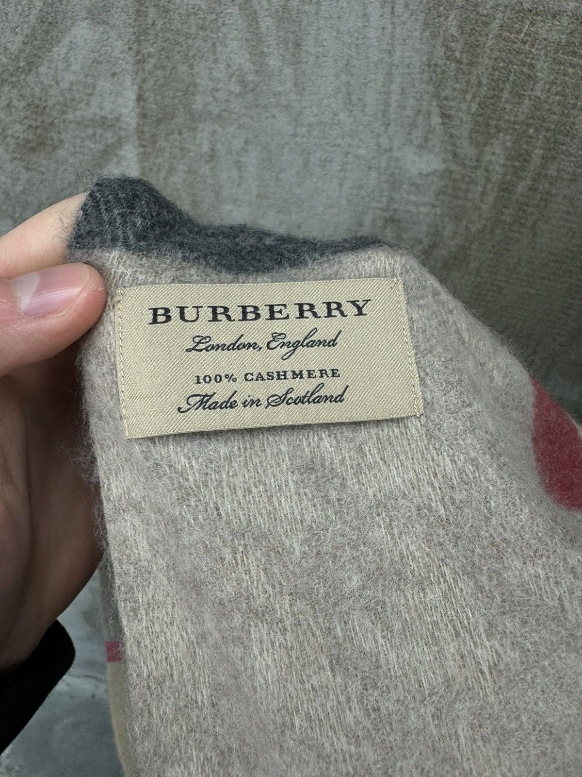 Burberry Burberry Cashmere Made in Scotland Scarf Size ONE SIZE - 4 Thumbnail