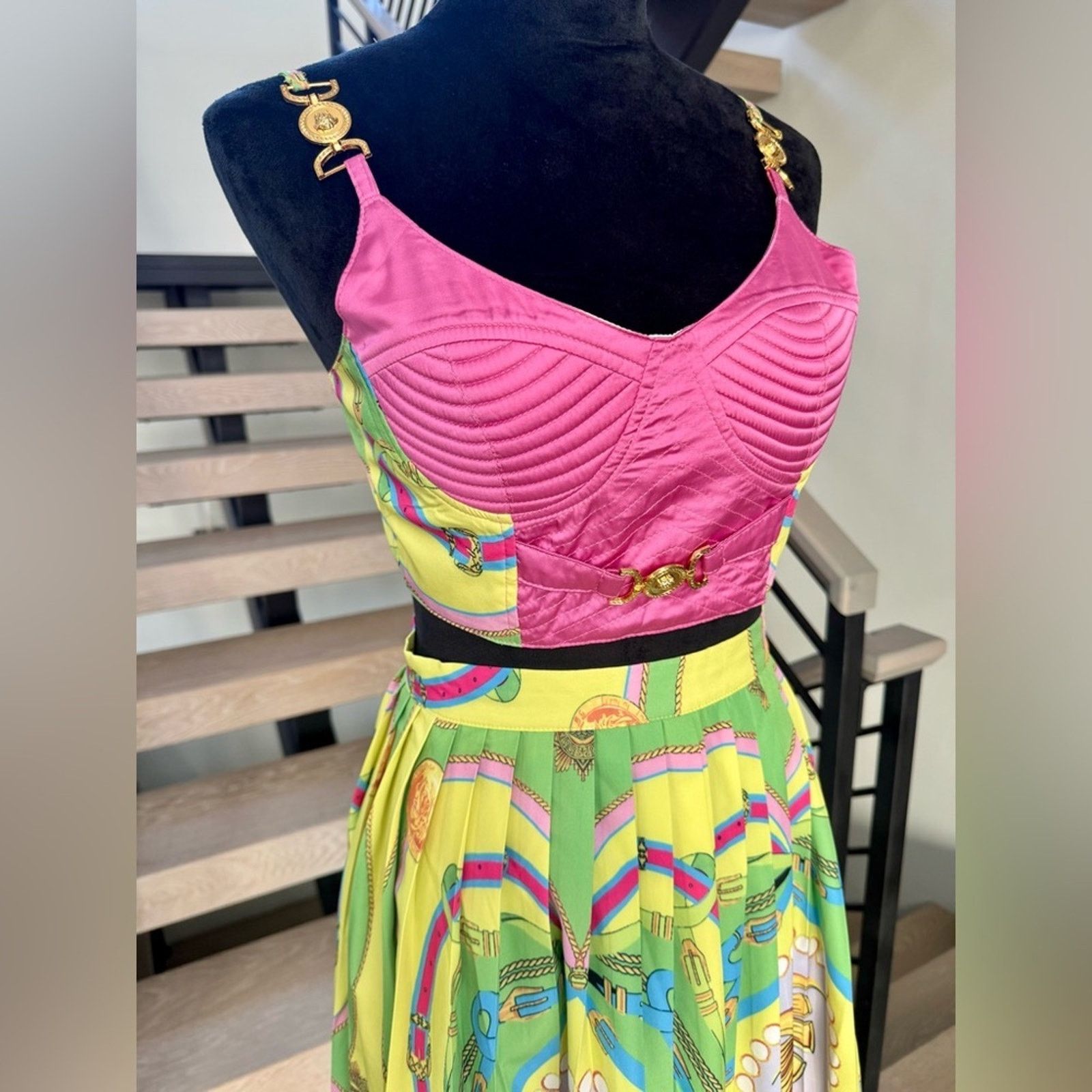 Other Vibrant Multicolor Pleated set. Top size M skirt size S Size S / US 4 / IT 40 - 6 Thumbnail