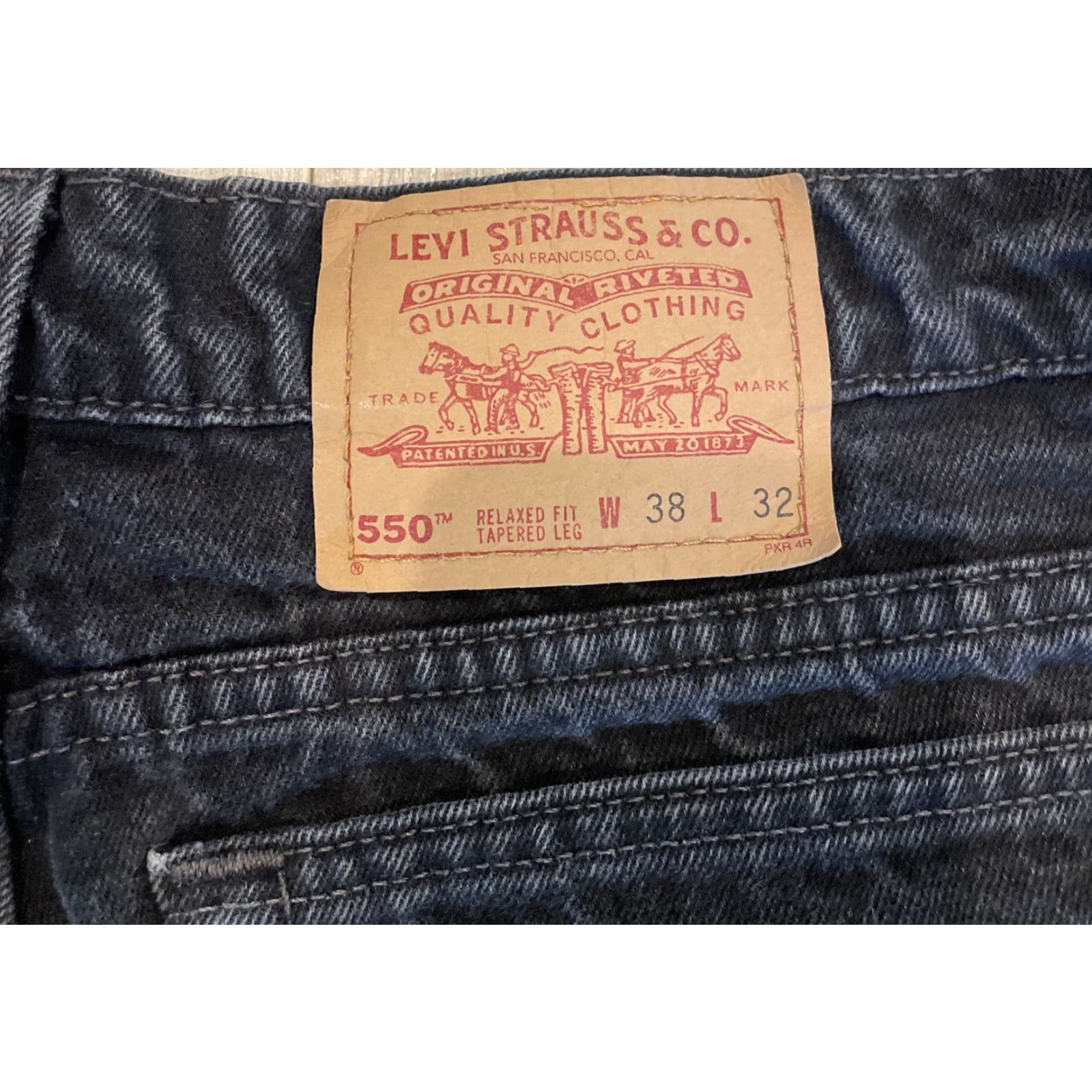 Levi's VINTAGE Levi's 550 Jeans - Relaxed Tapered Dark Black - 38x31 (W37L) - 90s USA Distressed Denim - Mens/Unisex Adults Size 26" / US 2 / IT 38 - 8 Thumbnail