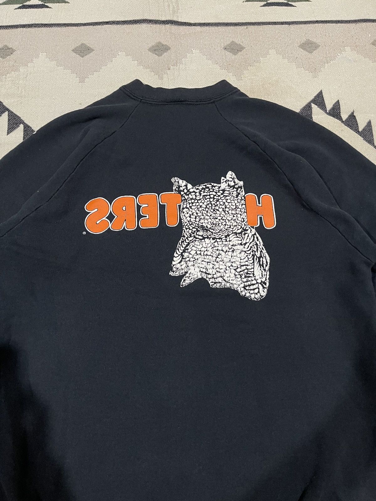 Vintage 90s HOOTERS ROCKVILLE,MD SPELLOUT SWEATSHIRT DISTRESSED Size US M / EU 48-50 / 2 - 15 Thumbnail